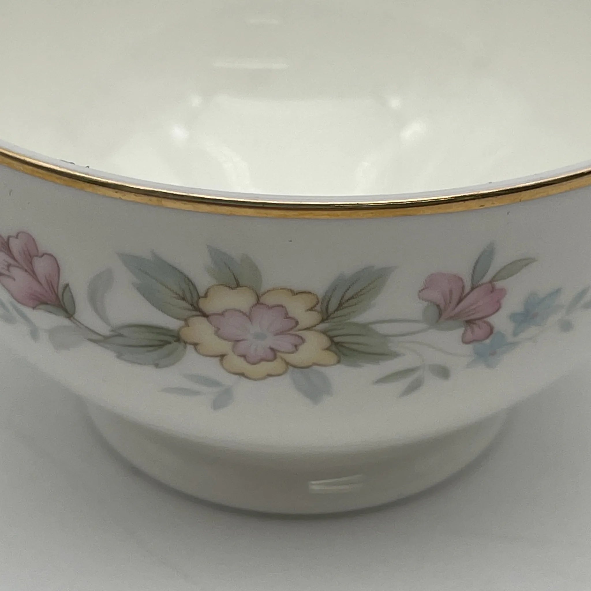 【复古】咖啡杯/ Mayfair (Mayfair) / 1950-1980年代（推测）/ Fine Bone China /英国/小花图案，柔和色调，金彩