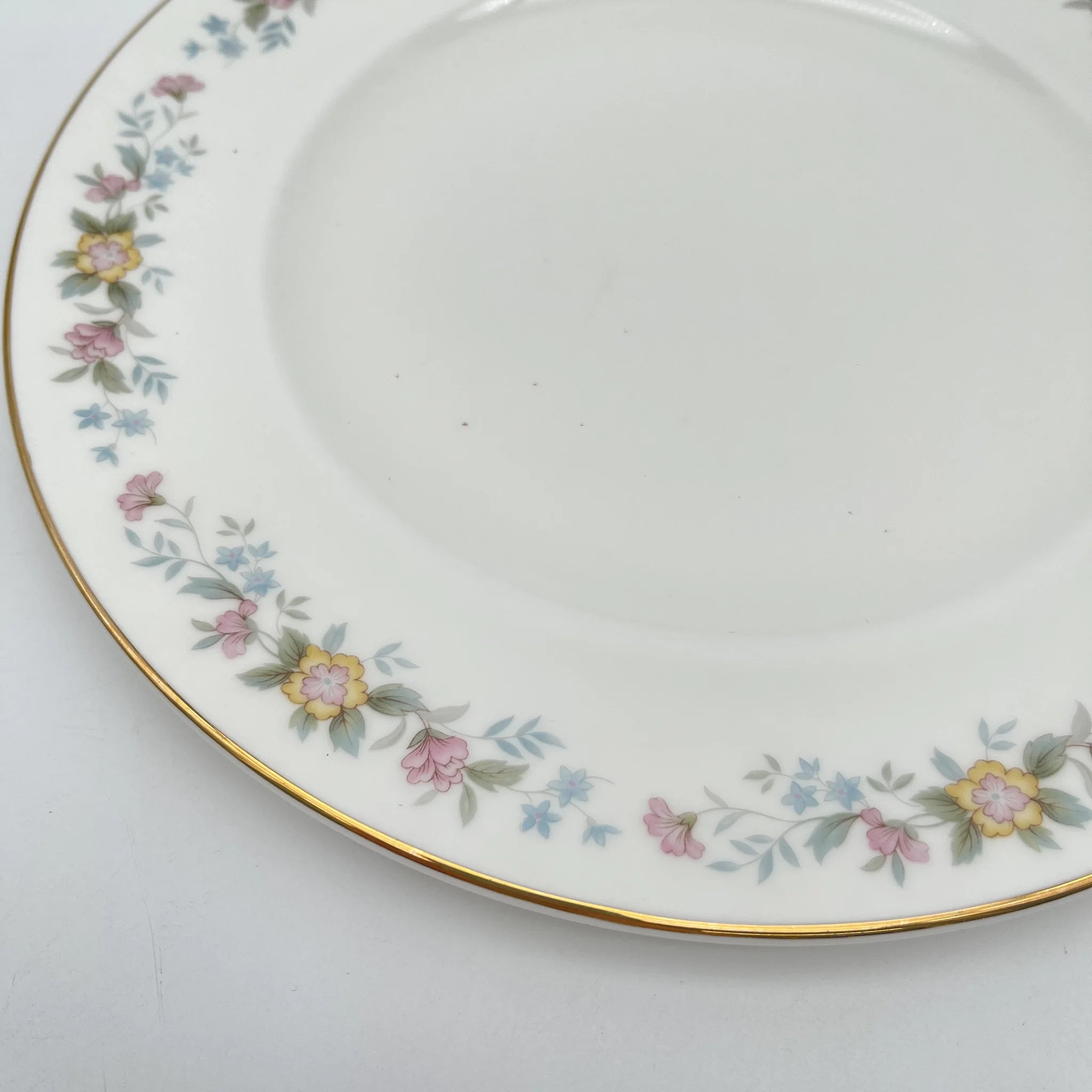 【复古】晚餐&甜点盘组套/ Mayfair (Mayfair) / 1950-1980年代（推测）/ Fine Bone China /英国/小花花样， 柔和色调，金彩