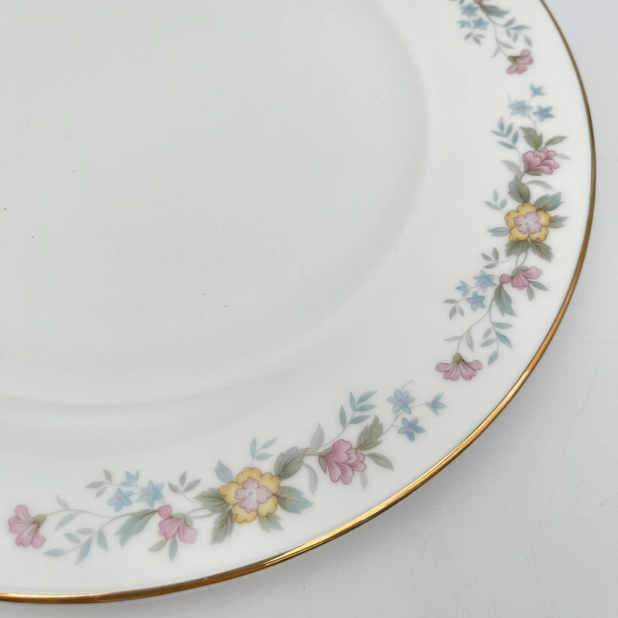 【复古】晚餐&甜点盘组套/ Mayfair (Mayfair) / 1950-1980年代（推测）/ Fine Bone China /英国/小花花样， 柔和色调，金彩
