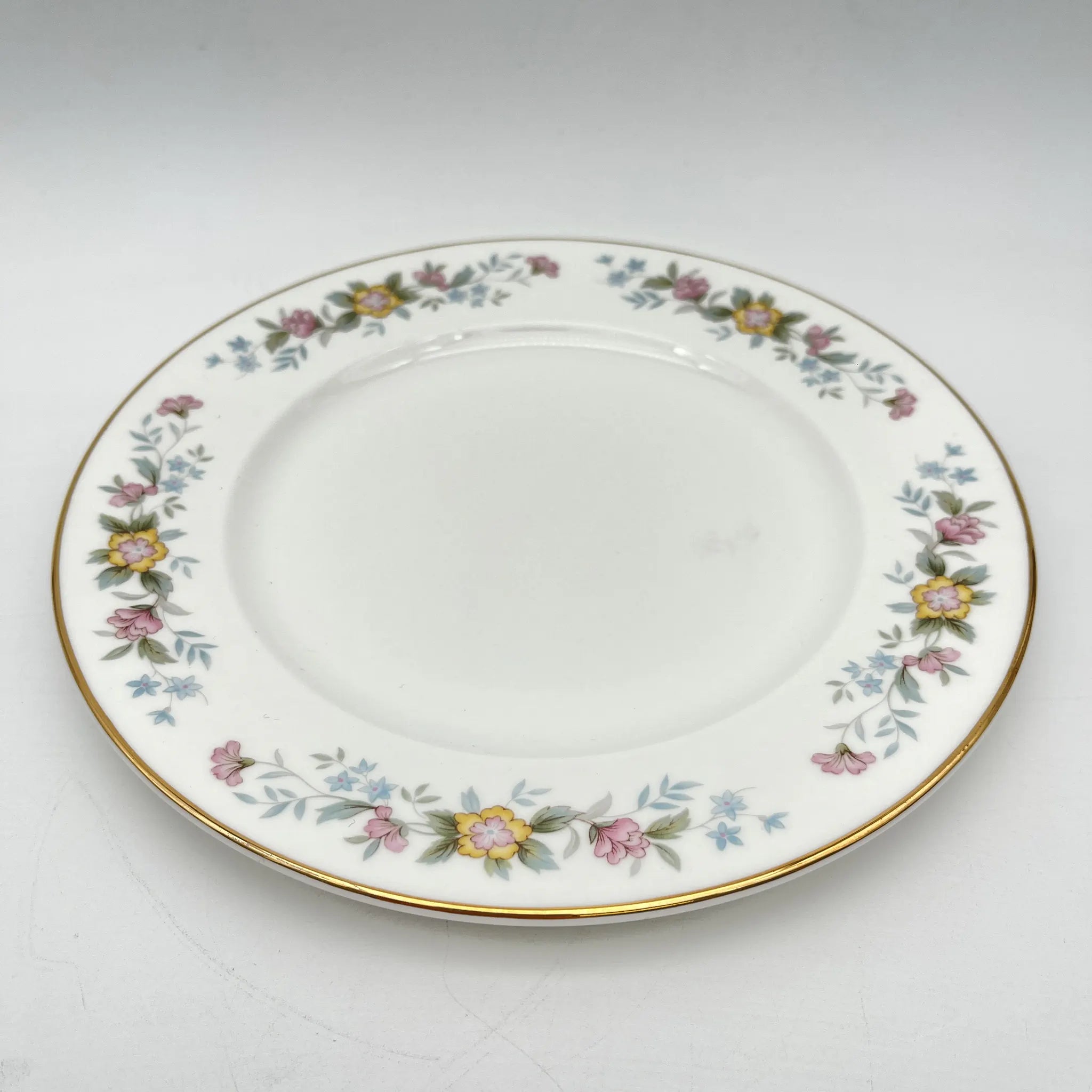 【复古】晚餐&甜点盘组套/ Mayfair (Mayfair) / 1950-1980年代（推测）/ Fine Bone China /英国/小花花样， 柔和色调，金彩