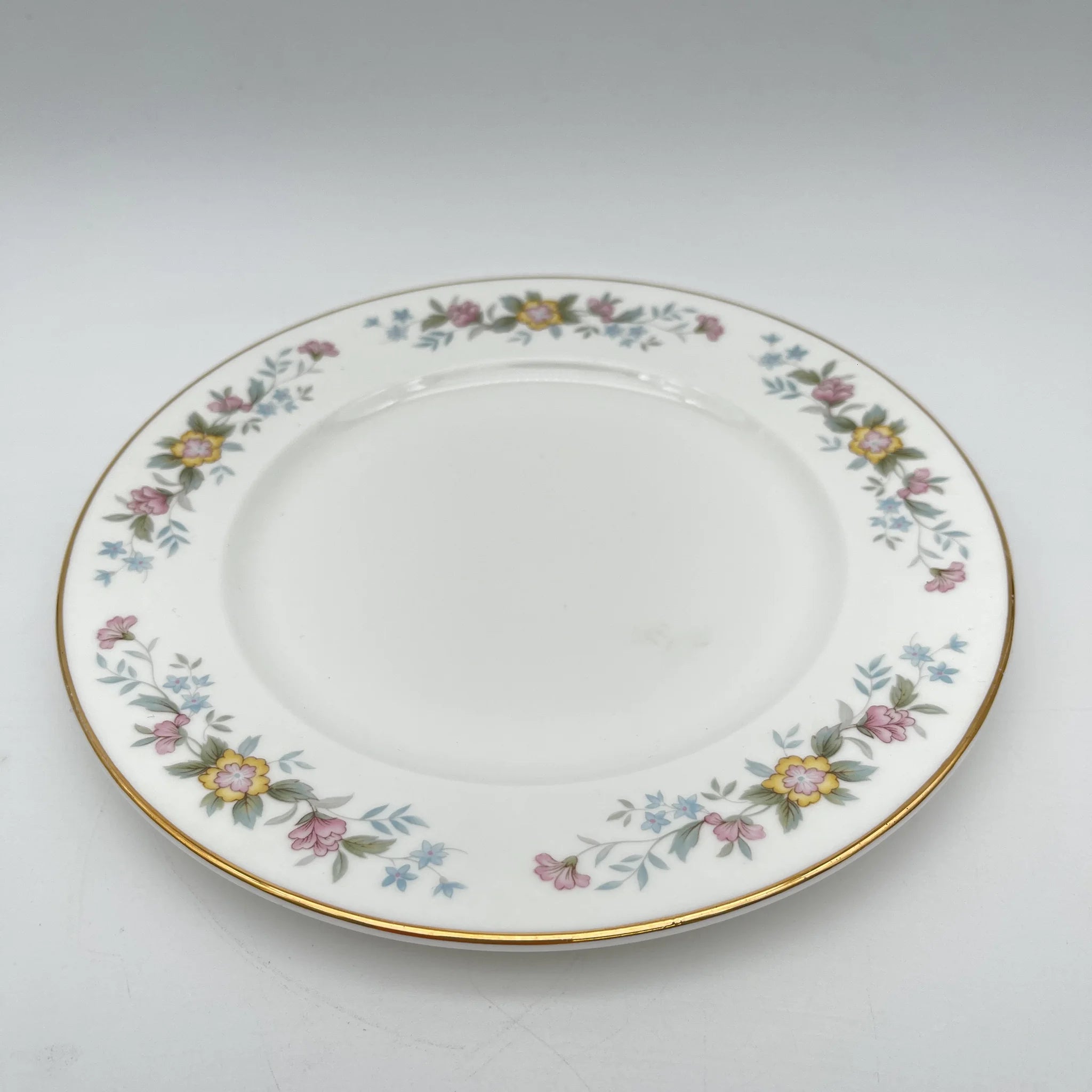 【复古】晚餐&甜点盘组套/ Mayfair (Mayfair) / 1950-1980年代（推测）/ Fine Bone China /英国/小花花样， 柔和色调，金彩