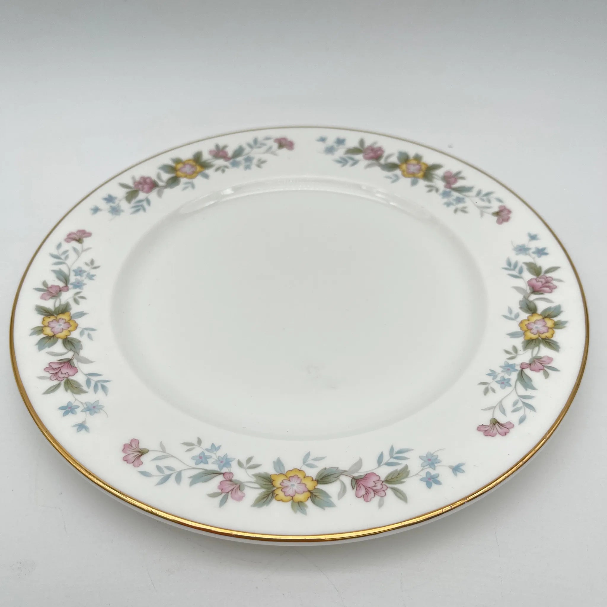 【复古】晚餐&甜点盘组套/ Mayfair (Mayfair) / 1950-1980年代（推测）/ Fine Bone China /英国/小花花样， 柔和色调，金彩