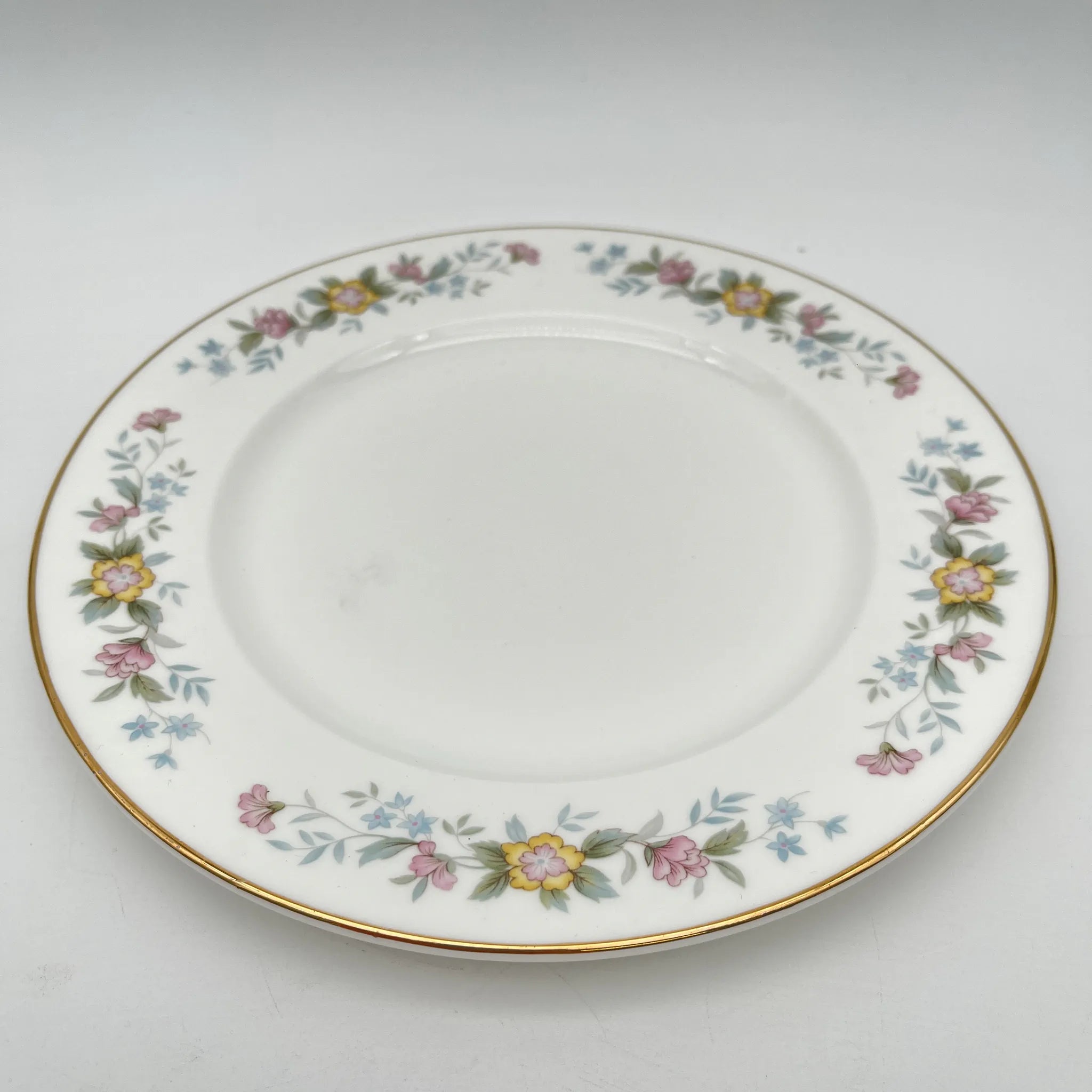 【复古】晚餐&甜点盘组套/ Mayfair (Mayfair) / 1950-1980年代（推测）/ Fine Bone China /英国/小花花样， 柔和色调，金彩