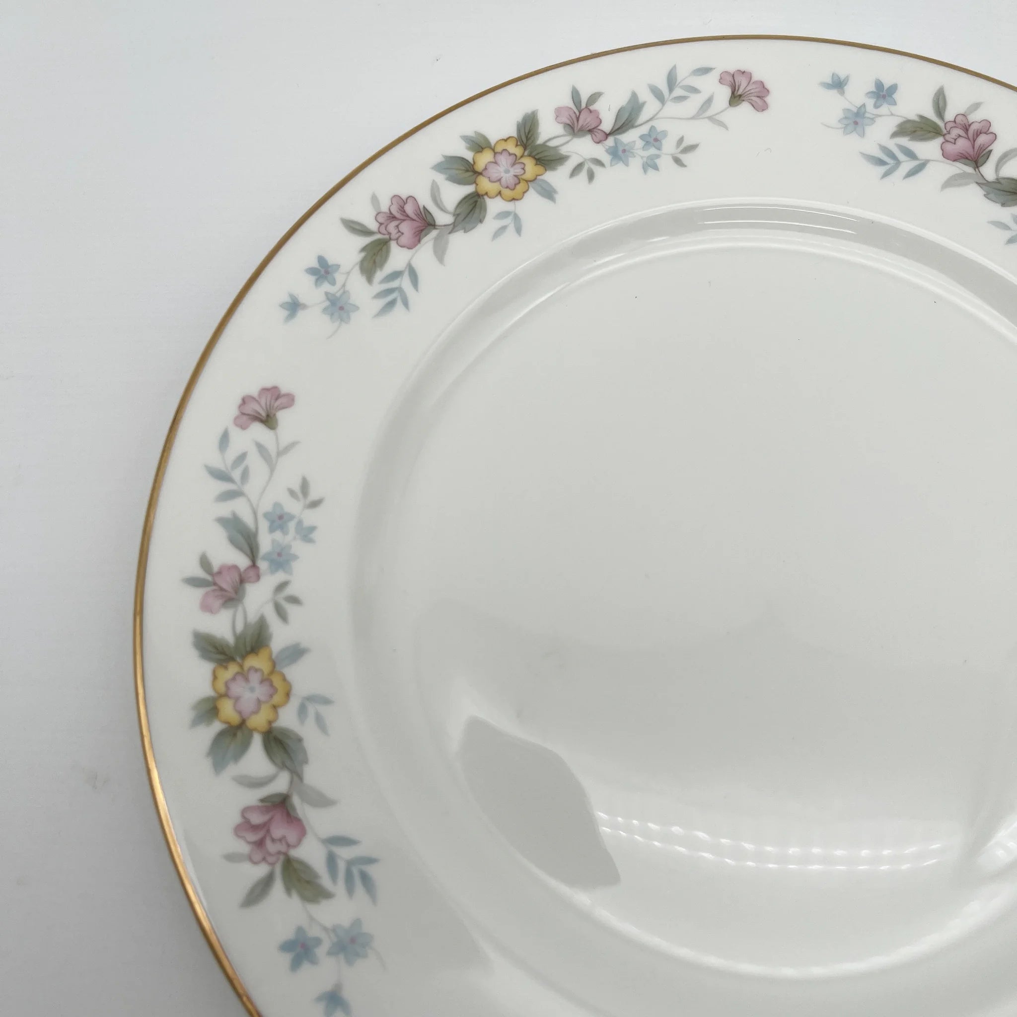 【复古】晚餐&甜点盘组套/ Mayfair (Mayfair) / 1950-1980年代（推测）/ Fine Bone China /英国/小花花样， 柔和色调，金彩