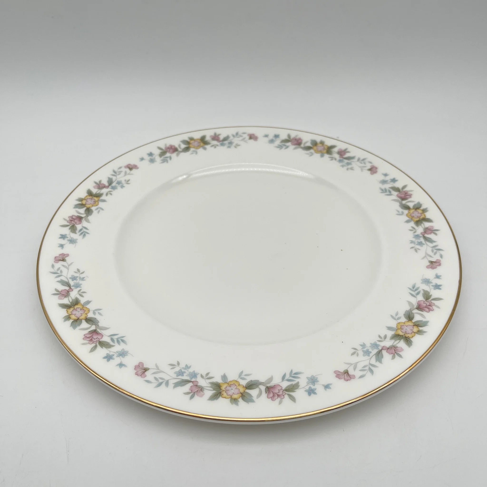 【复古】晚餐&甜点盘组套/ Mayfair (Mayfair) / 1950-1980年代（推测）/ Fine Bone China /英国/小花花样， 柔和色调，金彩