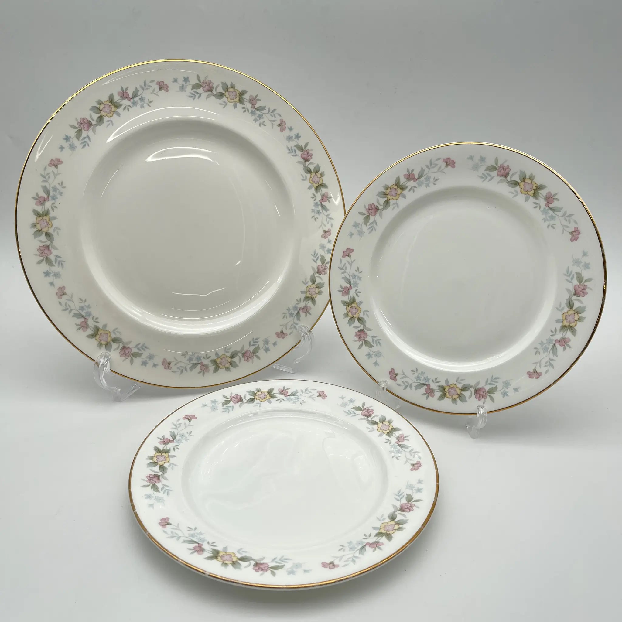 【复古】晚餐&甜点盘套装+备件盘/ Mayfair (Mayfair) / 1950-1980年代（推测）/ Fine Bone China /英国/ 小花图案，柔和色调，金彩