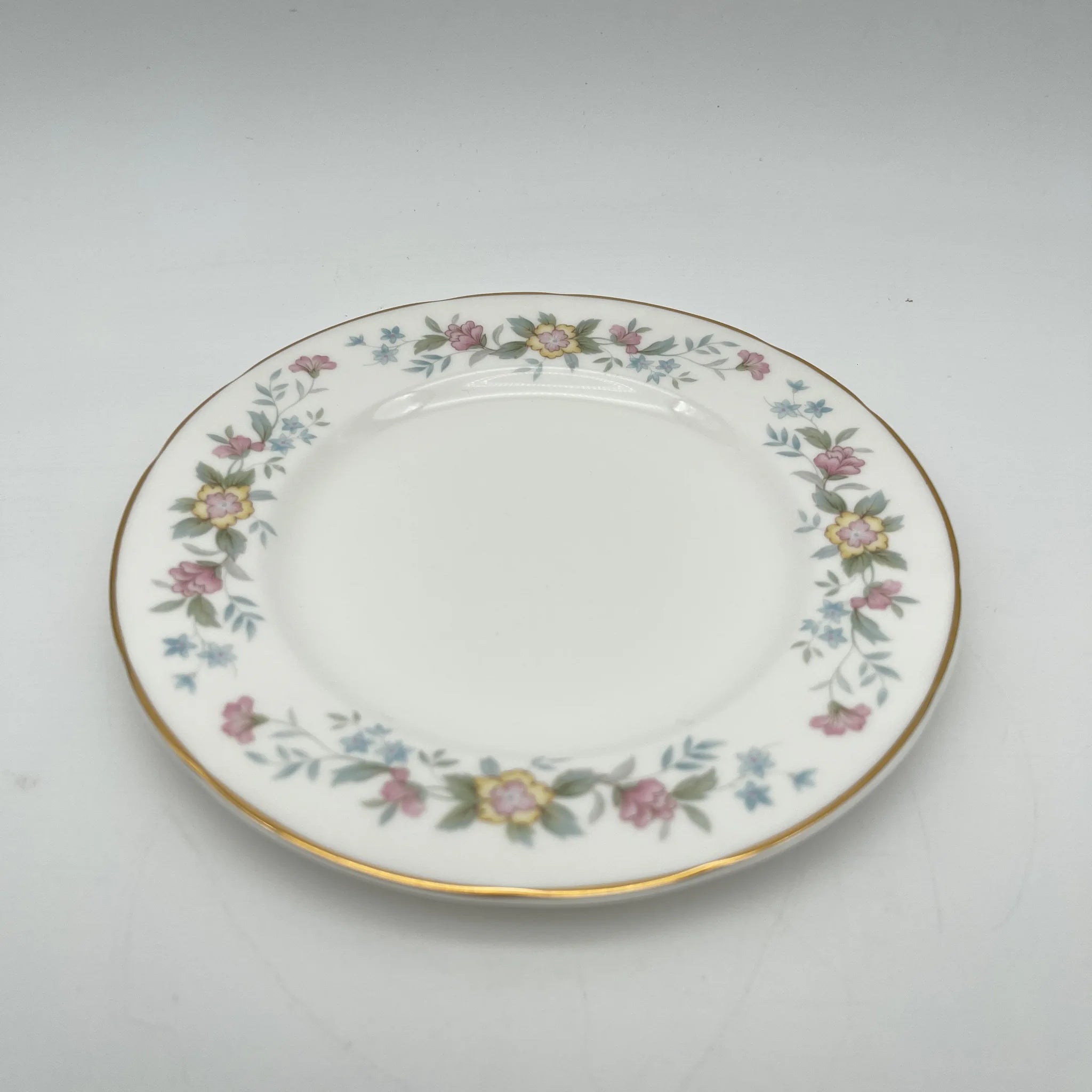 【复古】甜点盘（中盘）/ Mayfair (Mayfair) / 1950-1980年代（推测）/ Fine Bone China /英国/小花花样， 柔和色调，金彩