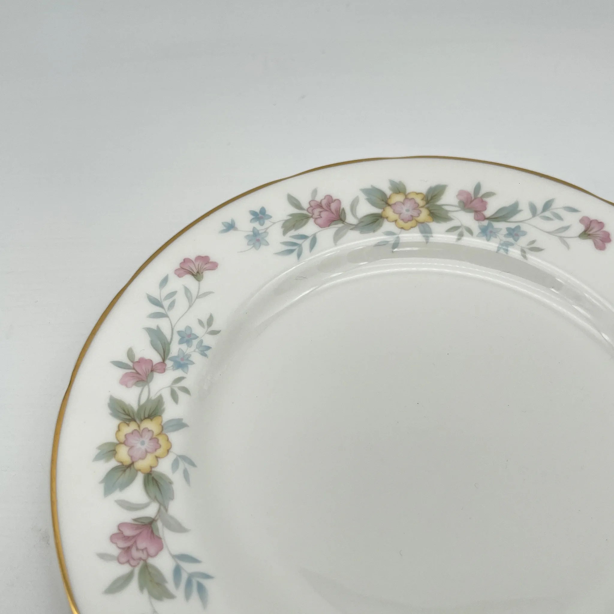 【复古】甜点盘（中盘）/ Mayfair (Mayfair) / 1950-1980年代（推测）/ Fine Bone China /英国/小花花样， 柔和色调，金彩