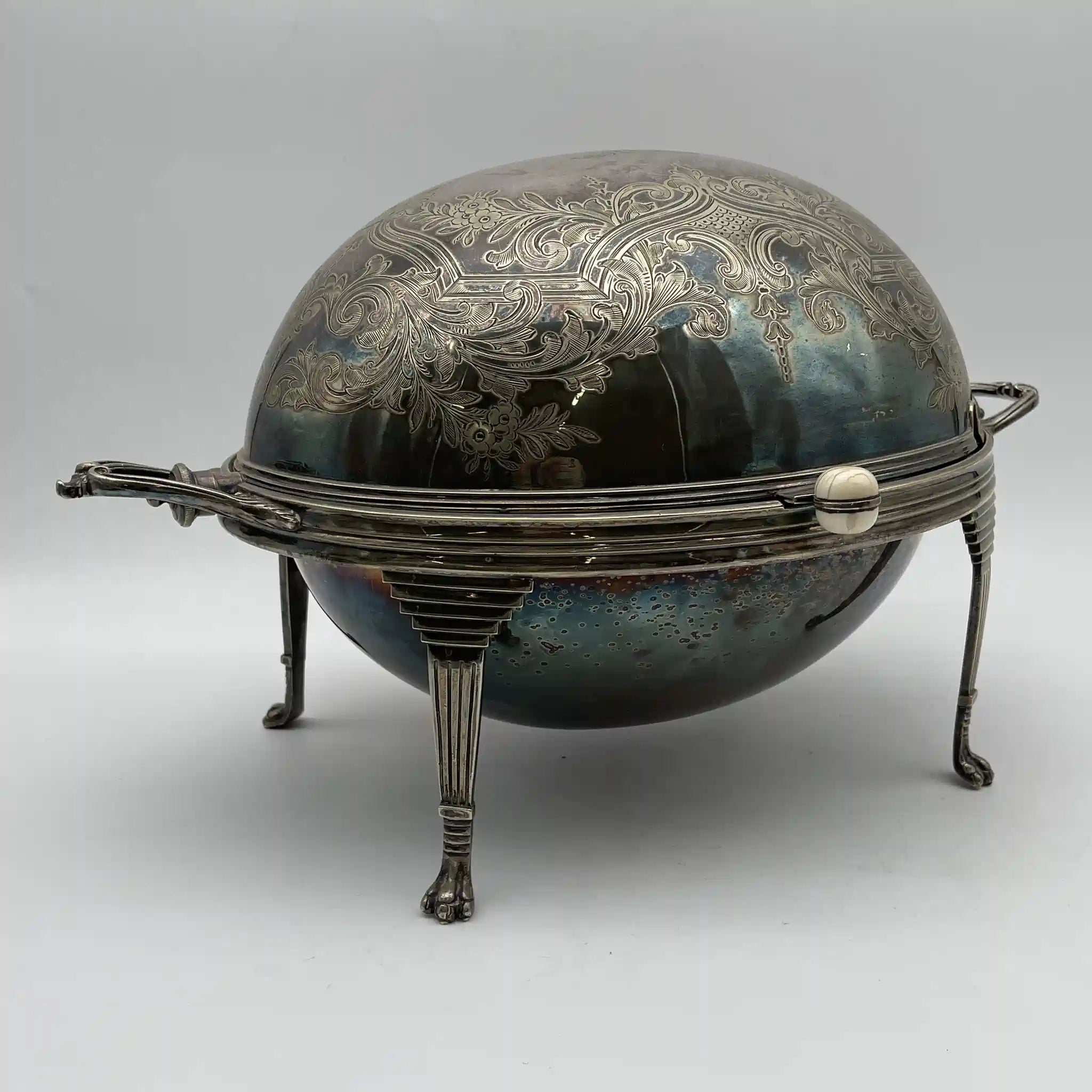 [Antique] Breakfast dish / Estimated early 20C / Silver plate / British / Rotating lid, engraving, monogram