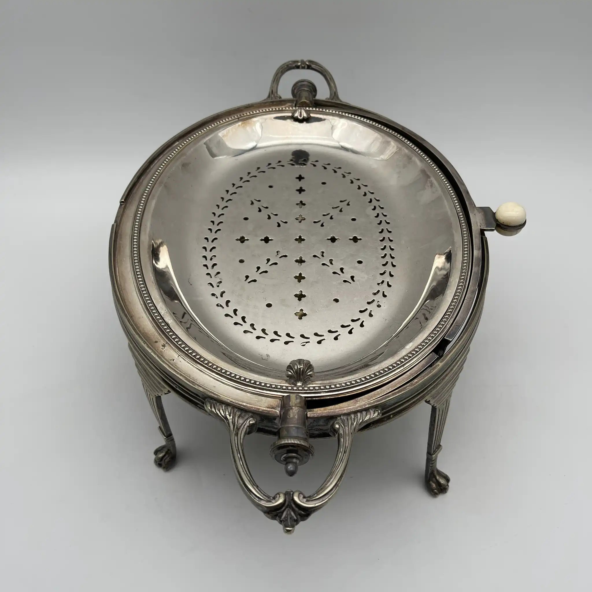 [Antique] Breakfast dish / Estimated early 20C / Silver plate / British / Rotating lid, engraving, monogram
