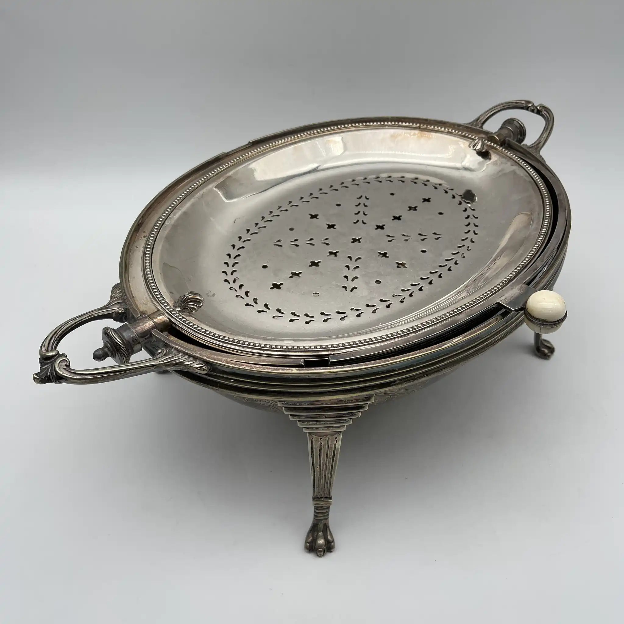 [Antique] Breakfast dish / Estimated early 20C / Silver plate / British / Rotating lid, engraving, monogram
