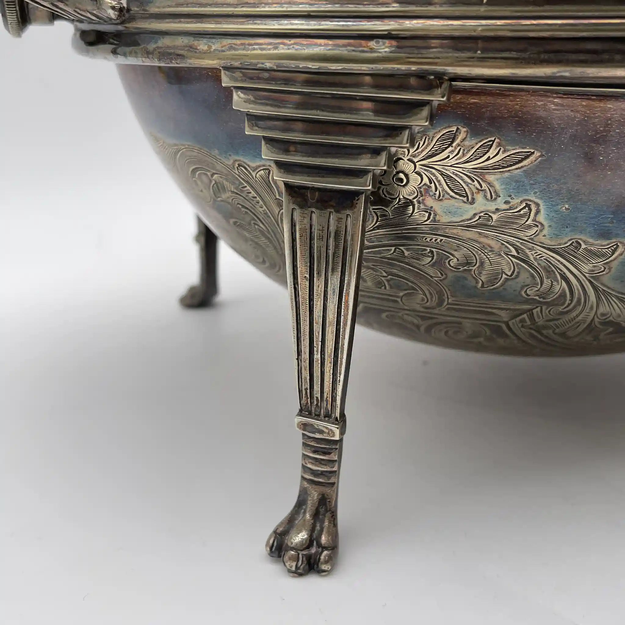 [Antique] Breakfast dish / Estimated early 20C / Silver plate / British / Rotating lid, engraving, monogram