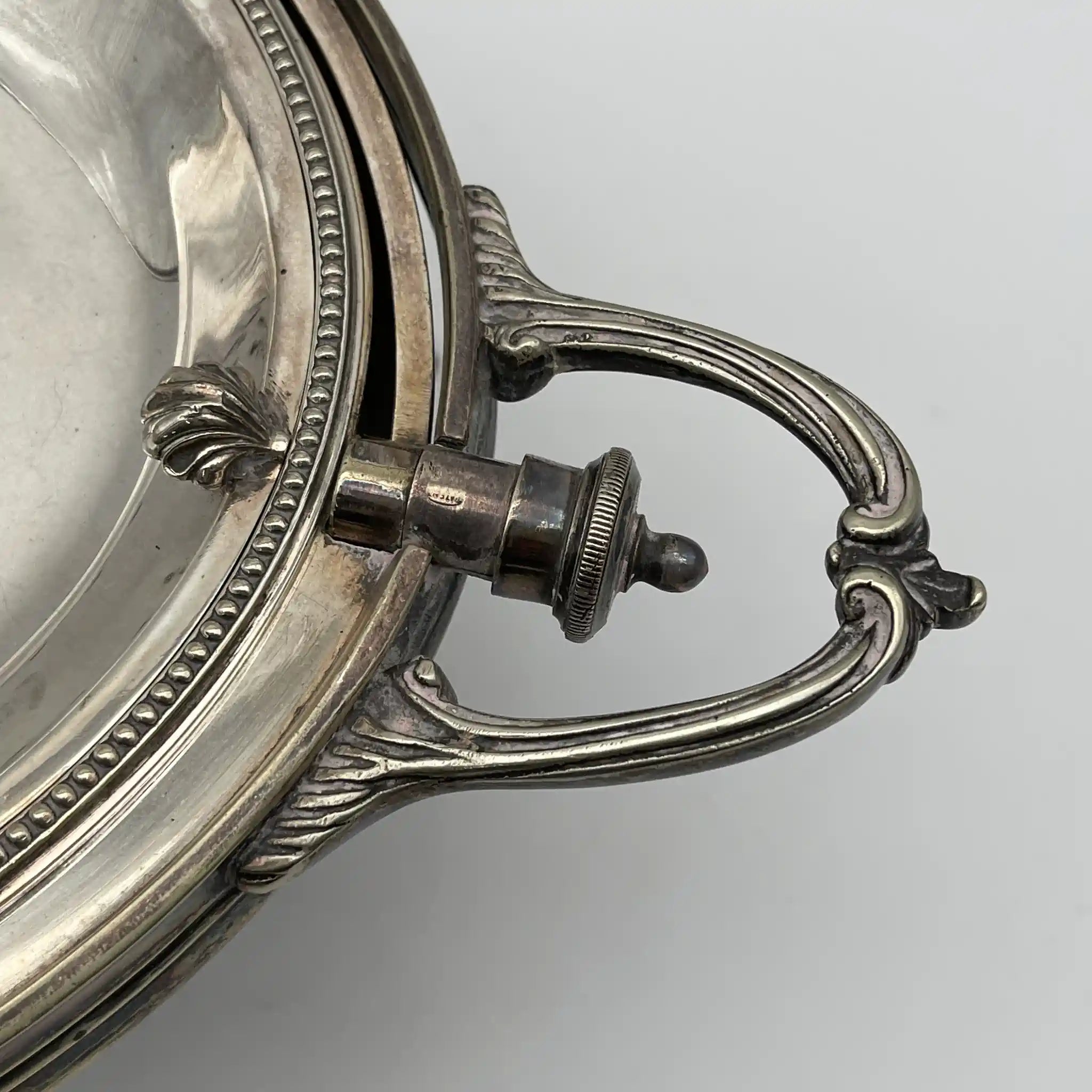 [Antique] Breakfast dish / Estimated early 20C / Silver plate / British / Rotating lid, engraving, monogram