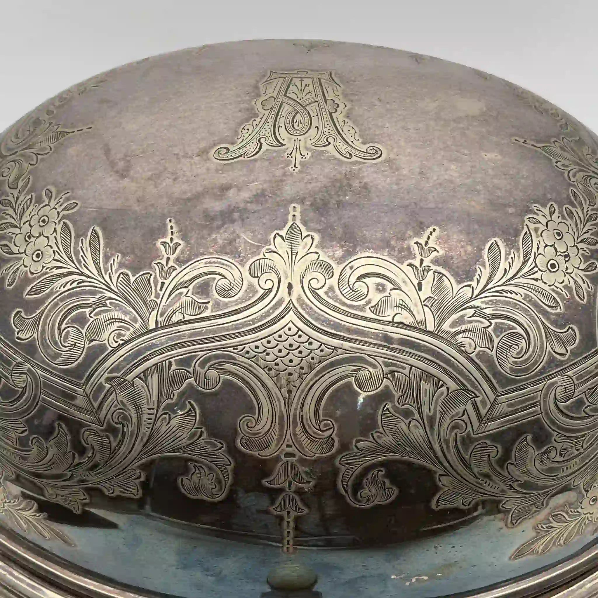 [Antique] Breakfast dish / Estimated early 20C / Silver plate / British / Rotating lid, engraving, monogram
