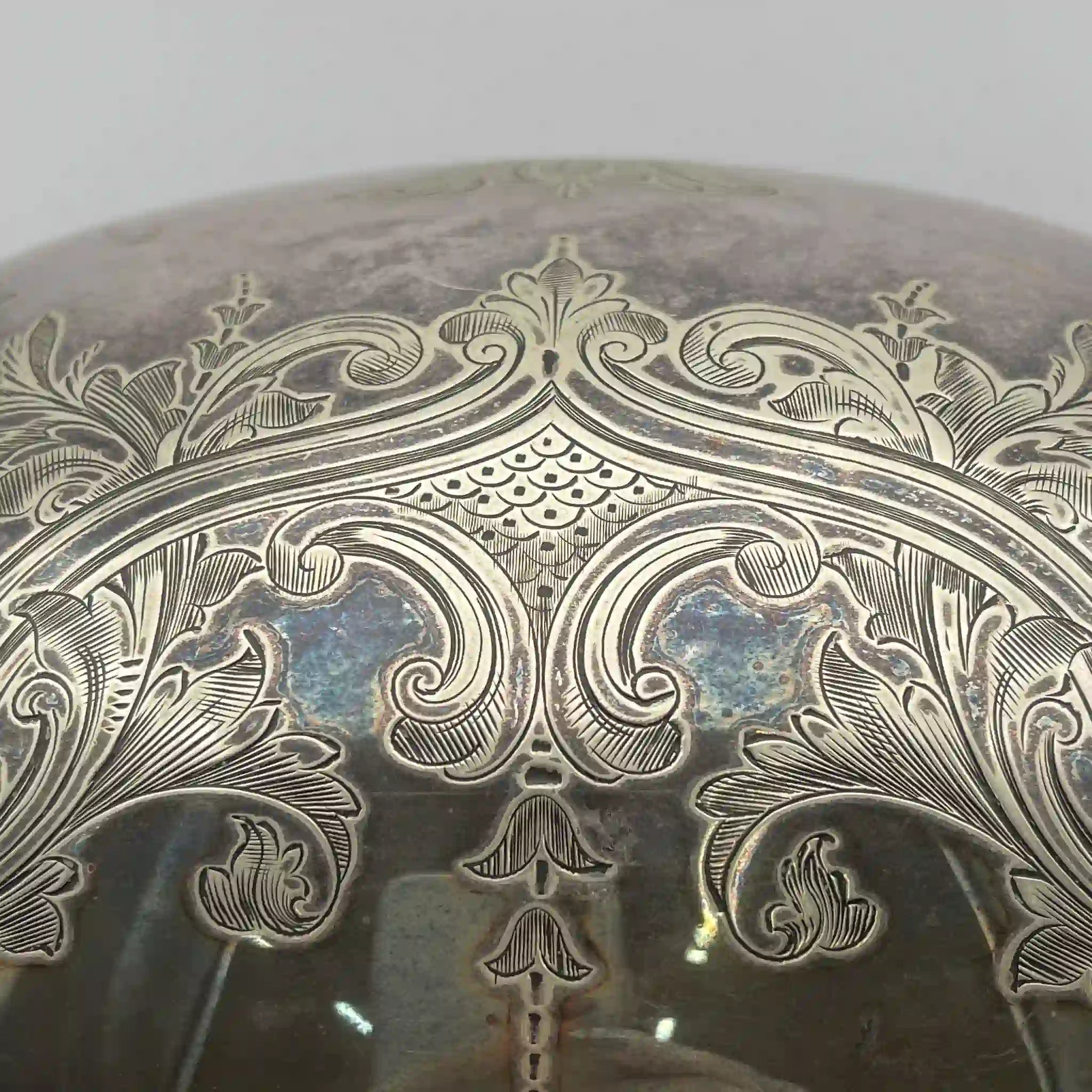 [Antique] Breakfast dish / Estimated early 20C / Silver plate / British / Rotating lid, engraving, monogram