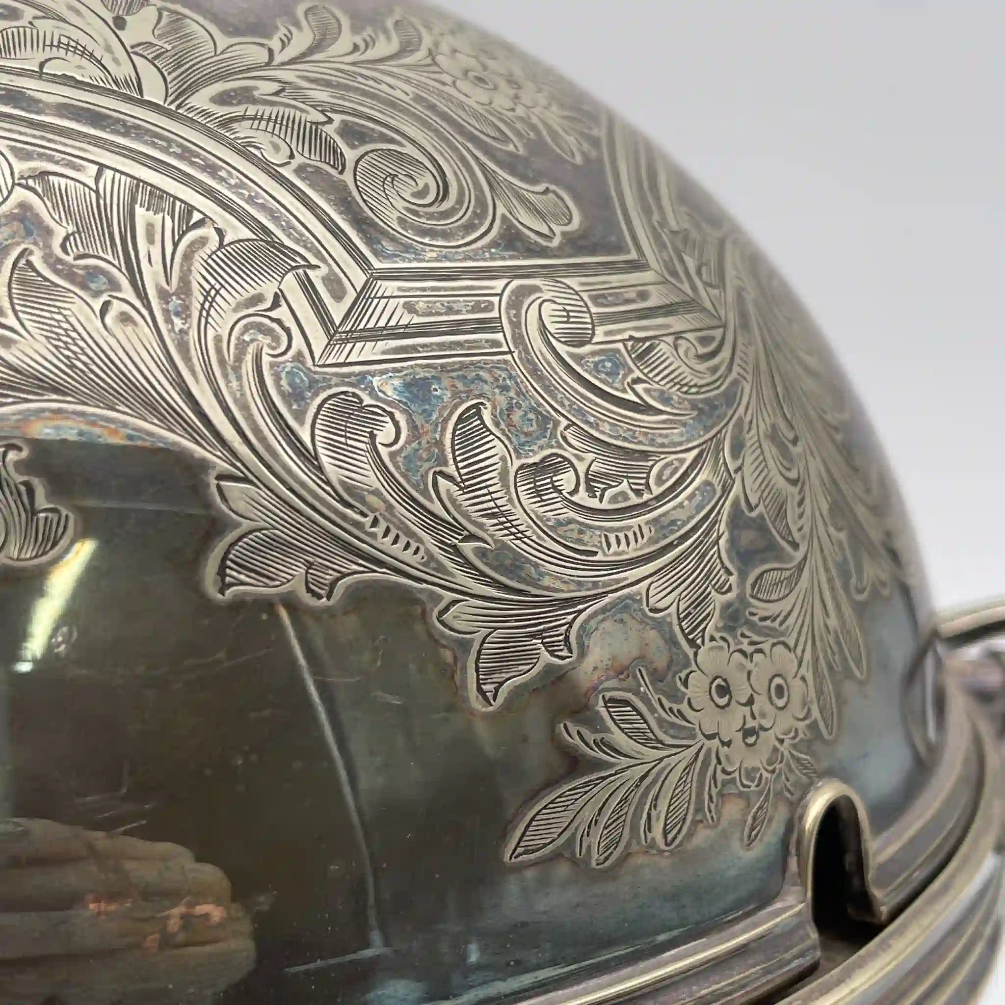[Antique] Breakfast dish / Estimated early 20C / Silver plate / British / Rotating lid, engraving, monogram