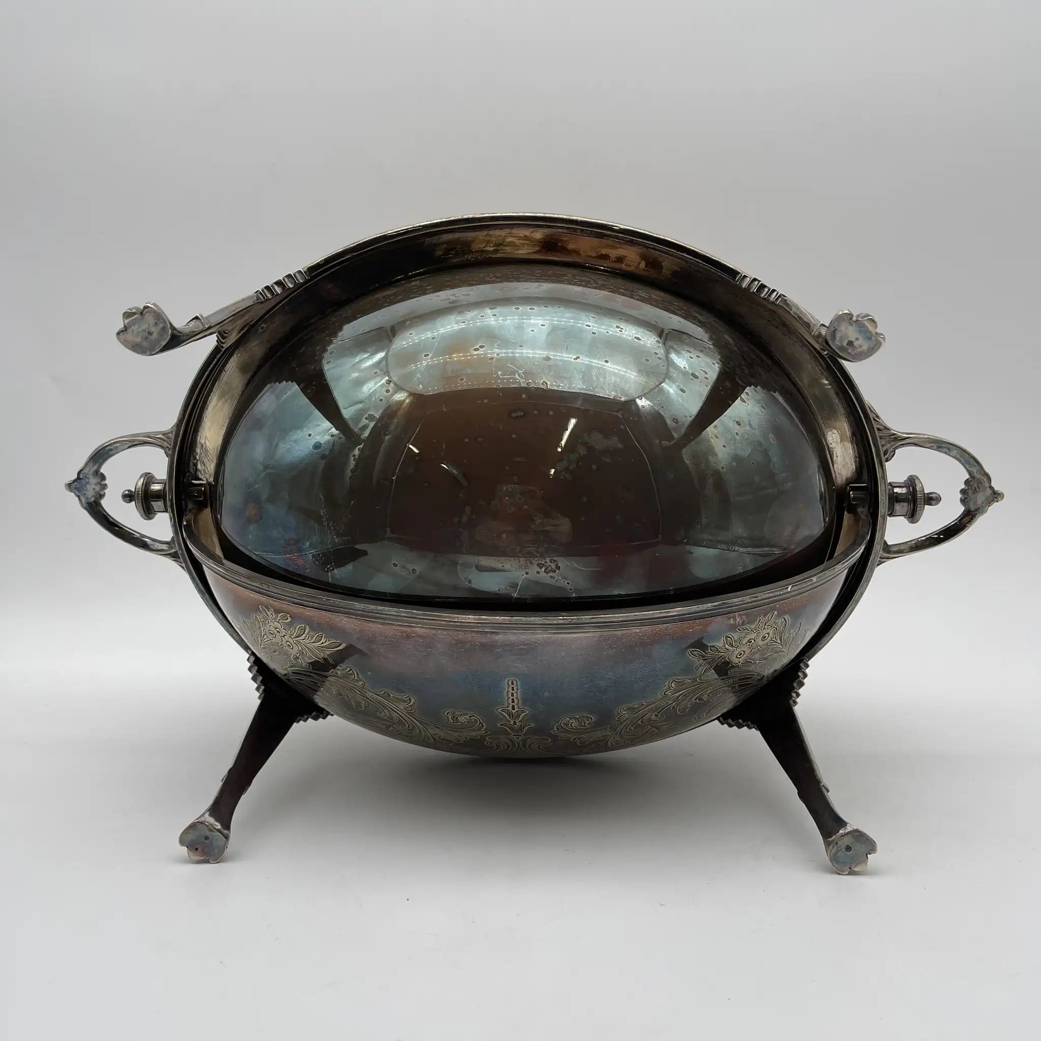 [Antique] Breakfast dish / Estimated early 20C / Silver plate / British / Rotating lid, engraving, monogram