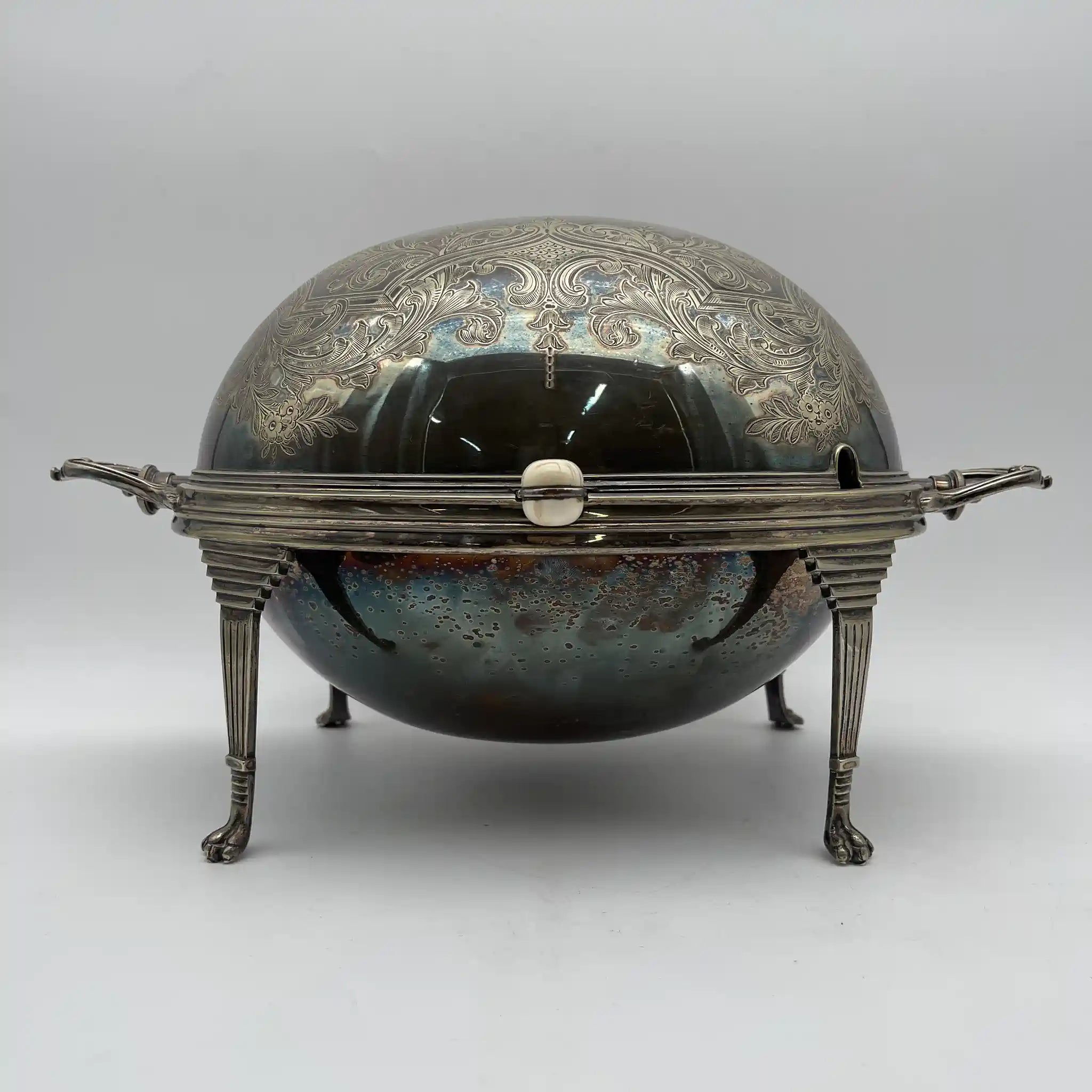 [Antique] Breakfast dish / Estimated early 20C / Silver plate / British / Rotating lid, engraving, monogram