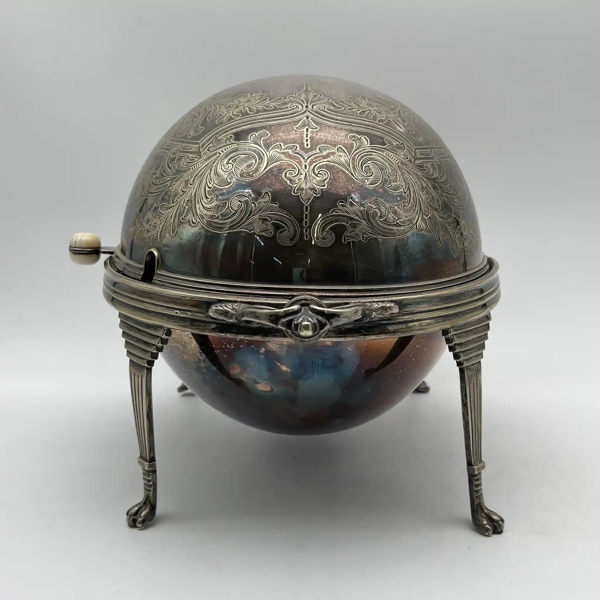 [Antique] Breakfast dish / Estimated early 20C / Silver plate / British / Rotating lid, engraving, monogram