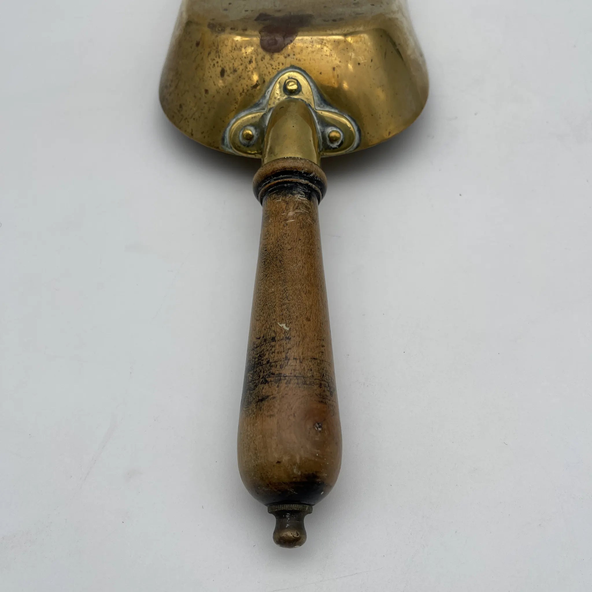 [Antique] Hand scoop / Estimated early 20C / Brass / England / Fire tool, for coal