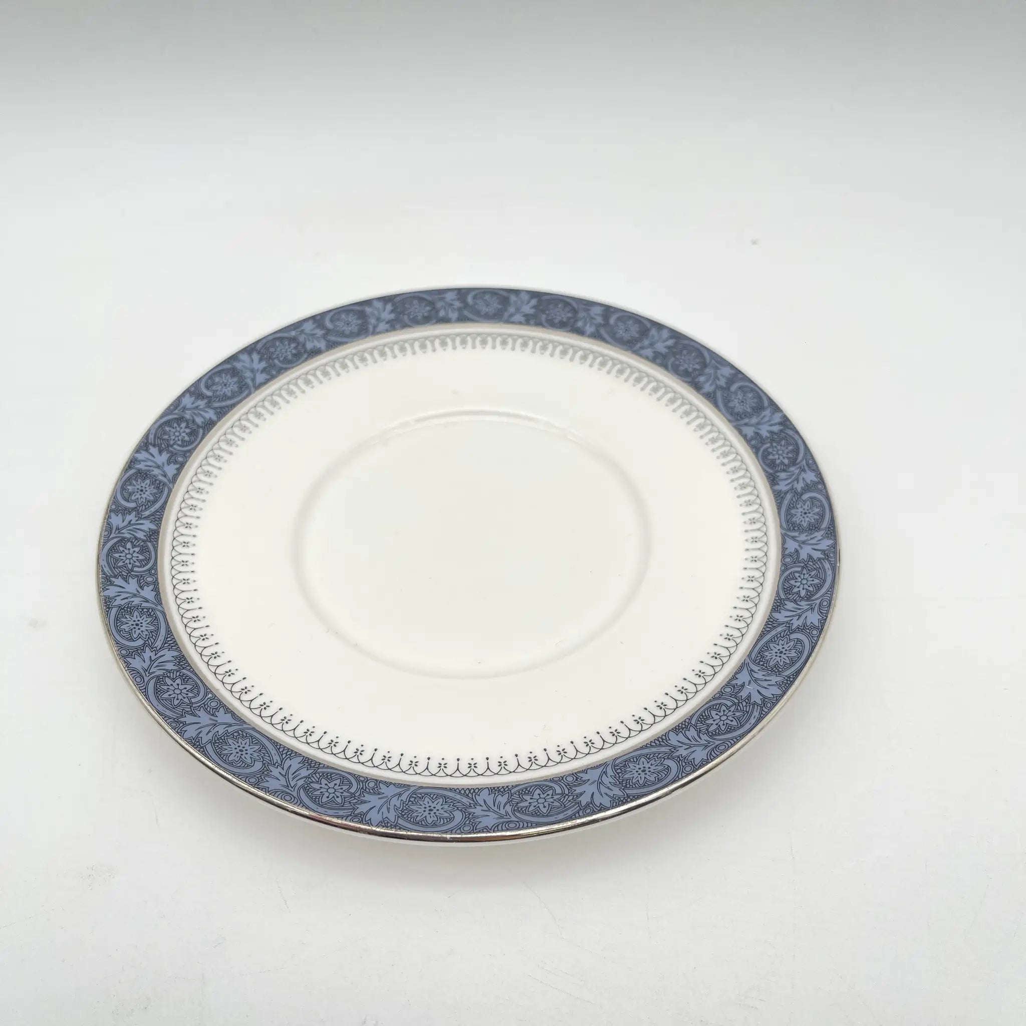 [Vintage] Dessert plate (medium plate) / Royal Doulton / Sherbrooke / 1970-1990s / Fine Bone China / England / Silver, Acanthus, Festoon (festoon)