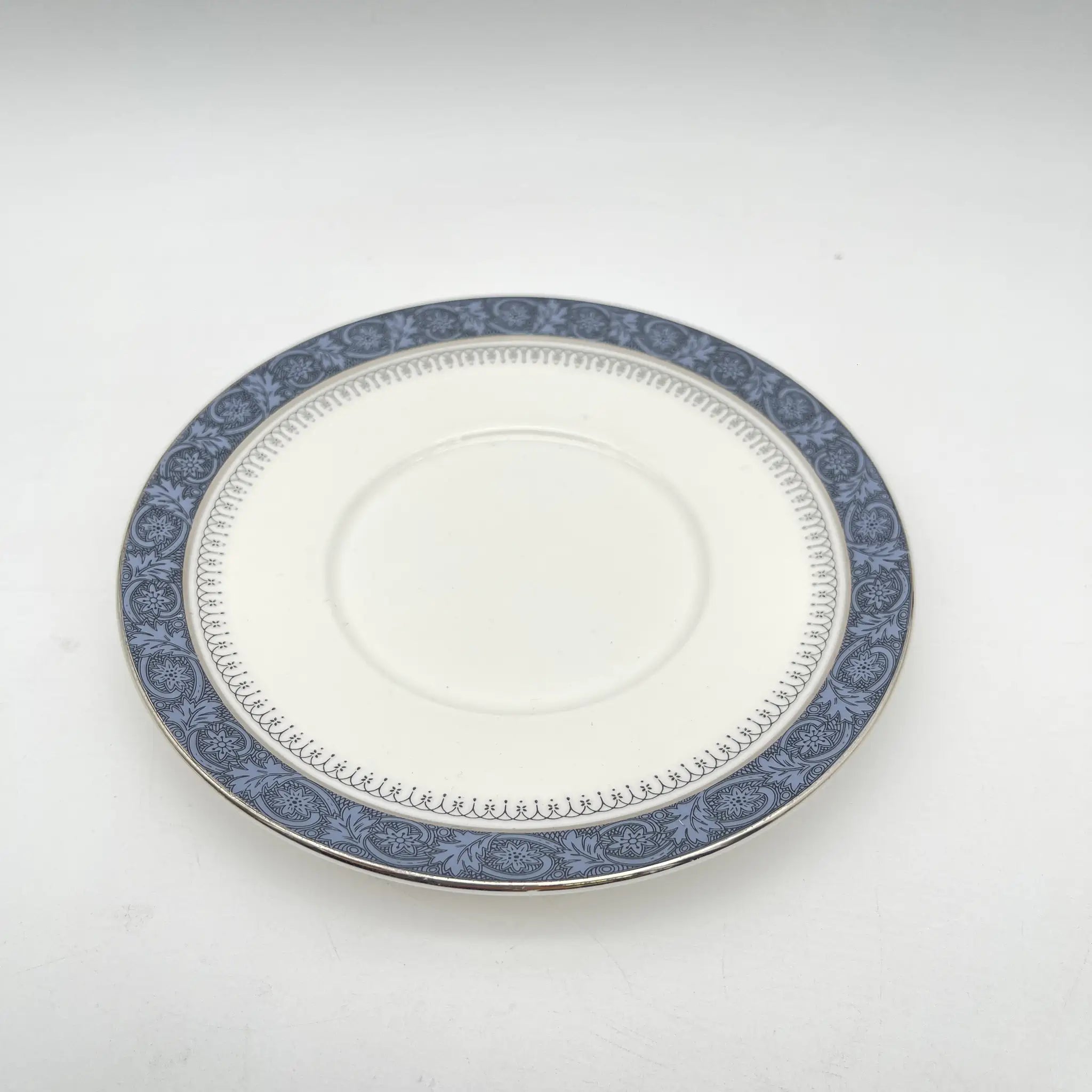 [Vintage] Dessert plate (medium plate) / Royal Doulton / Sherbrooke / 1970-1990s / Fine Bone China / England / Silver, Acanthus, Festoon (festoon)