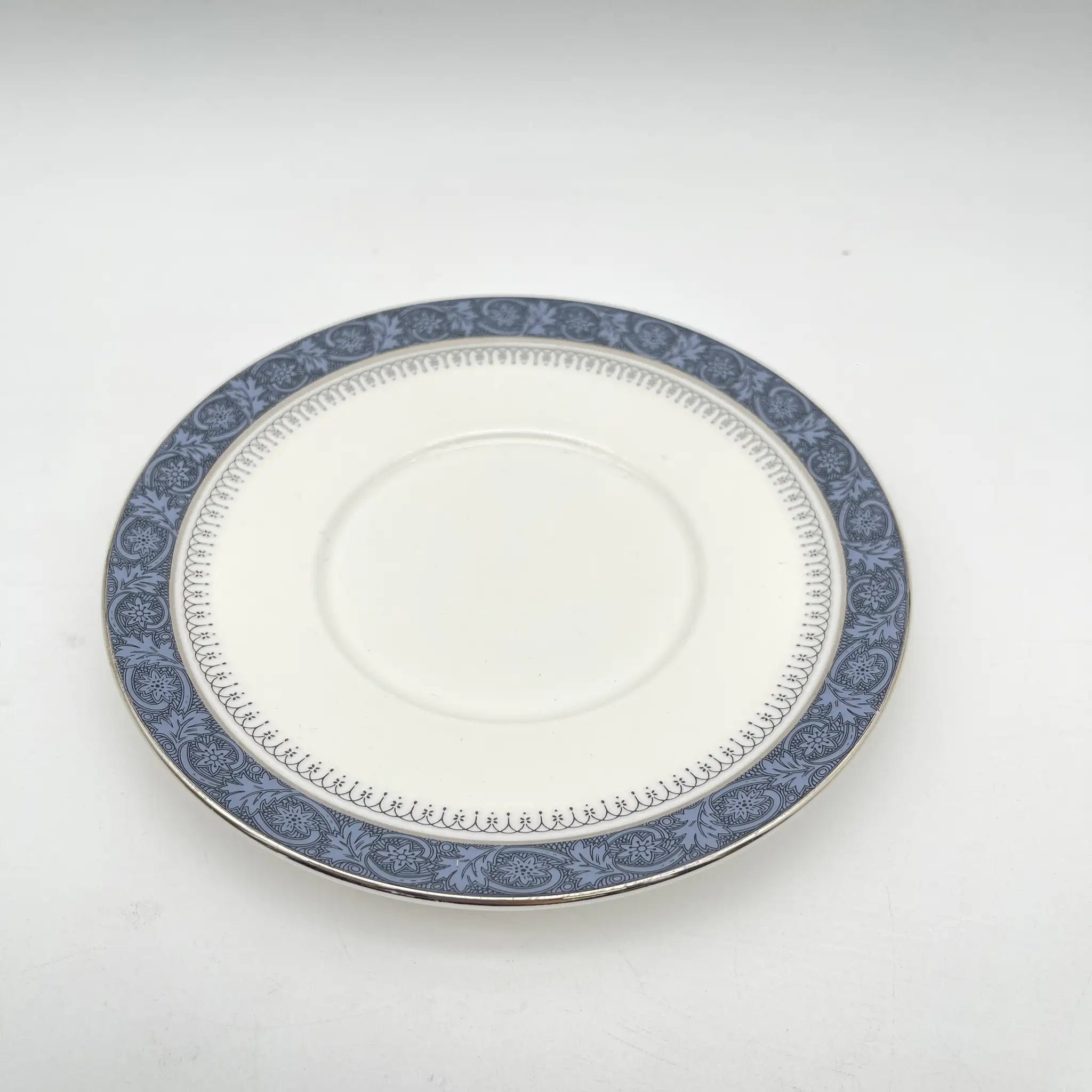 [Vintage] Dessert plate (medium plate) / Royal Doulton / Sherbrooke / 1970-1990s / Fine Bone China / England / Silver, Acanthus, Festoon (festoon)
