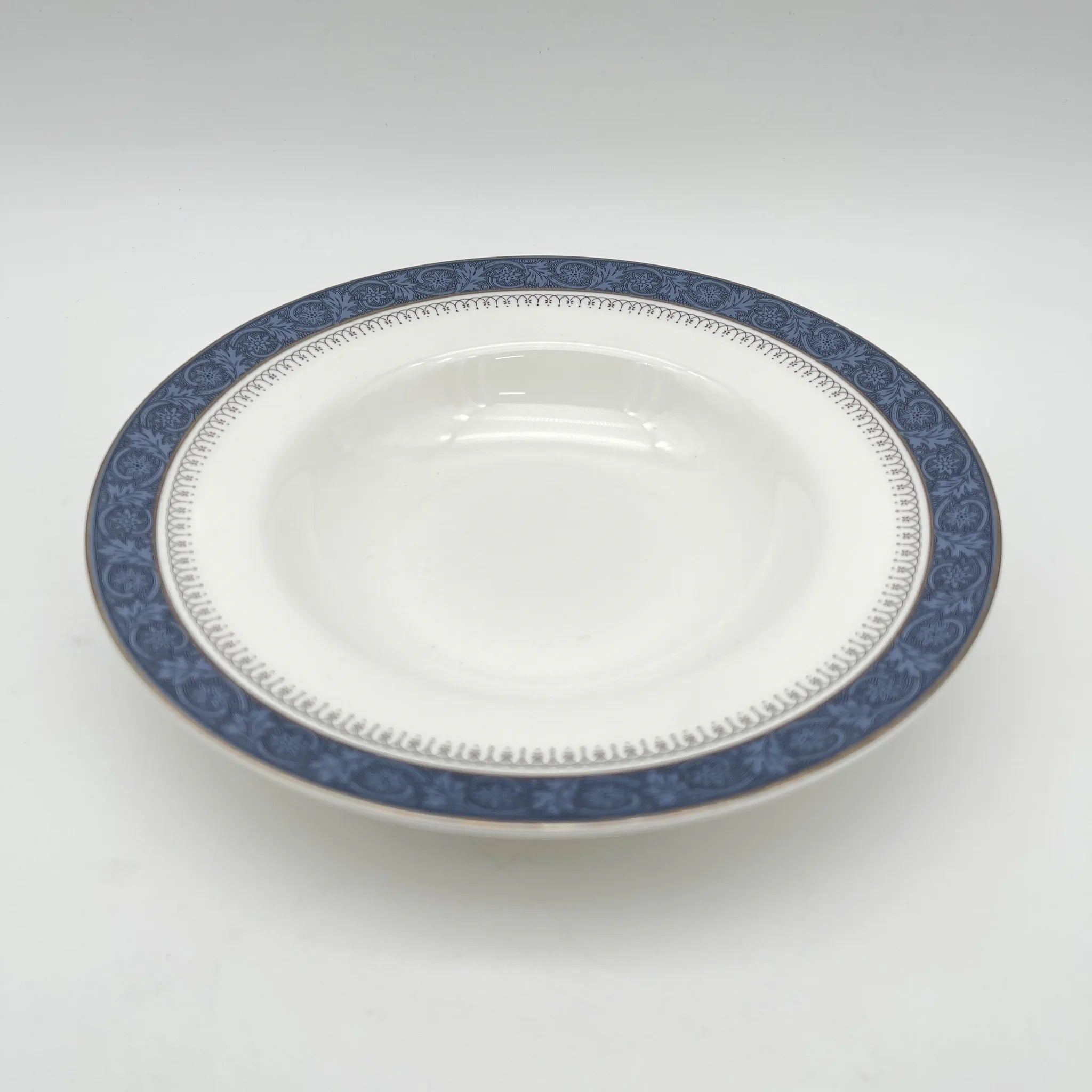 【ビンテージ】 スーププレート (深皿) / Royal Doulton (ロイヤルドルトン) / Sherbrooke / 1970-1990年代 / Fine Bone China / イギリス / 銀彩, アカンサス, フェストゥーン (花綱)