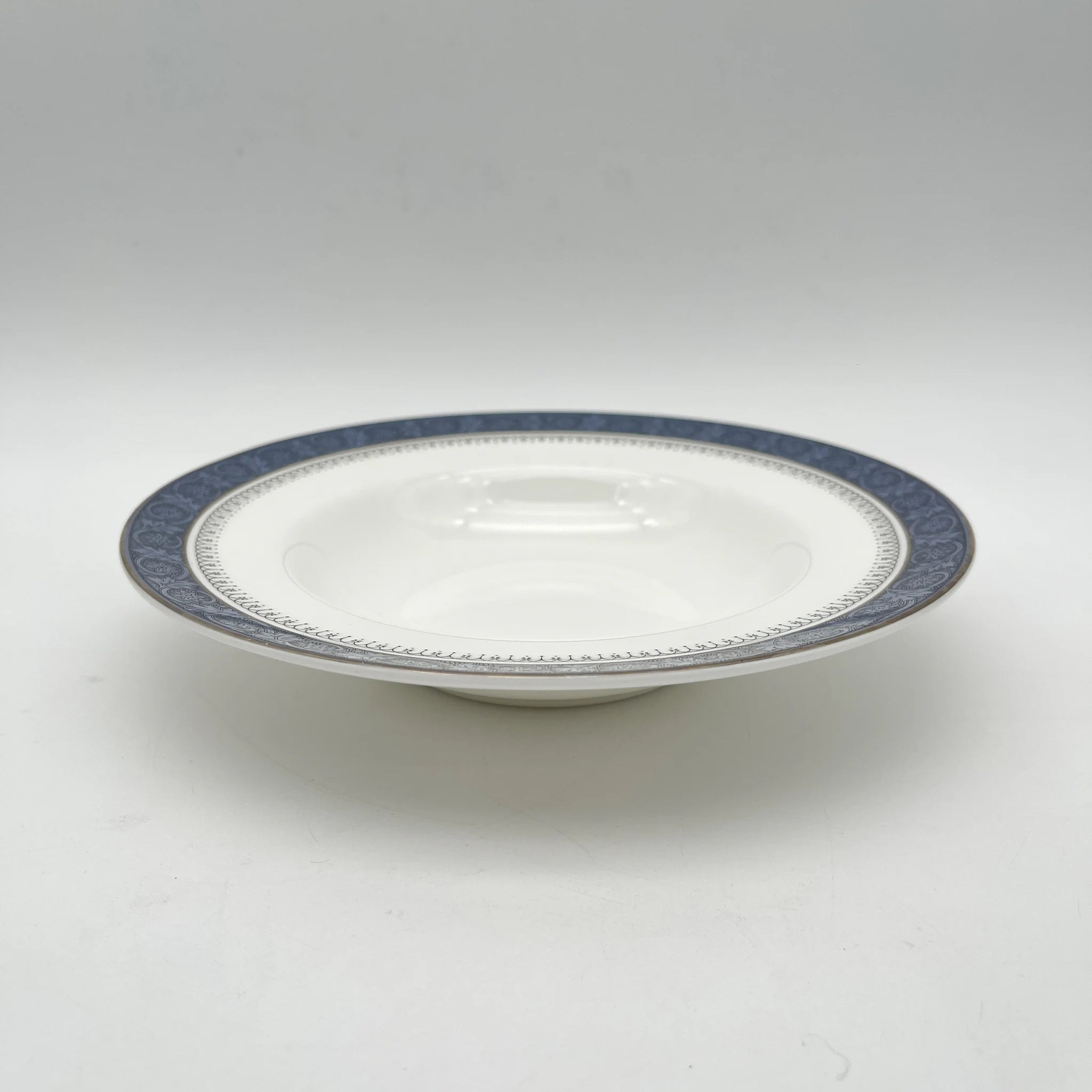[Vintage] Soup plate (deep plate) / Royal Doulton / Sherbrooke / 1970-1990s / Fine Bone China / England / Silver, Acanthus, Festoon (festoon)