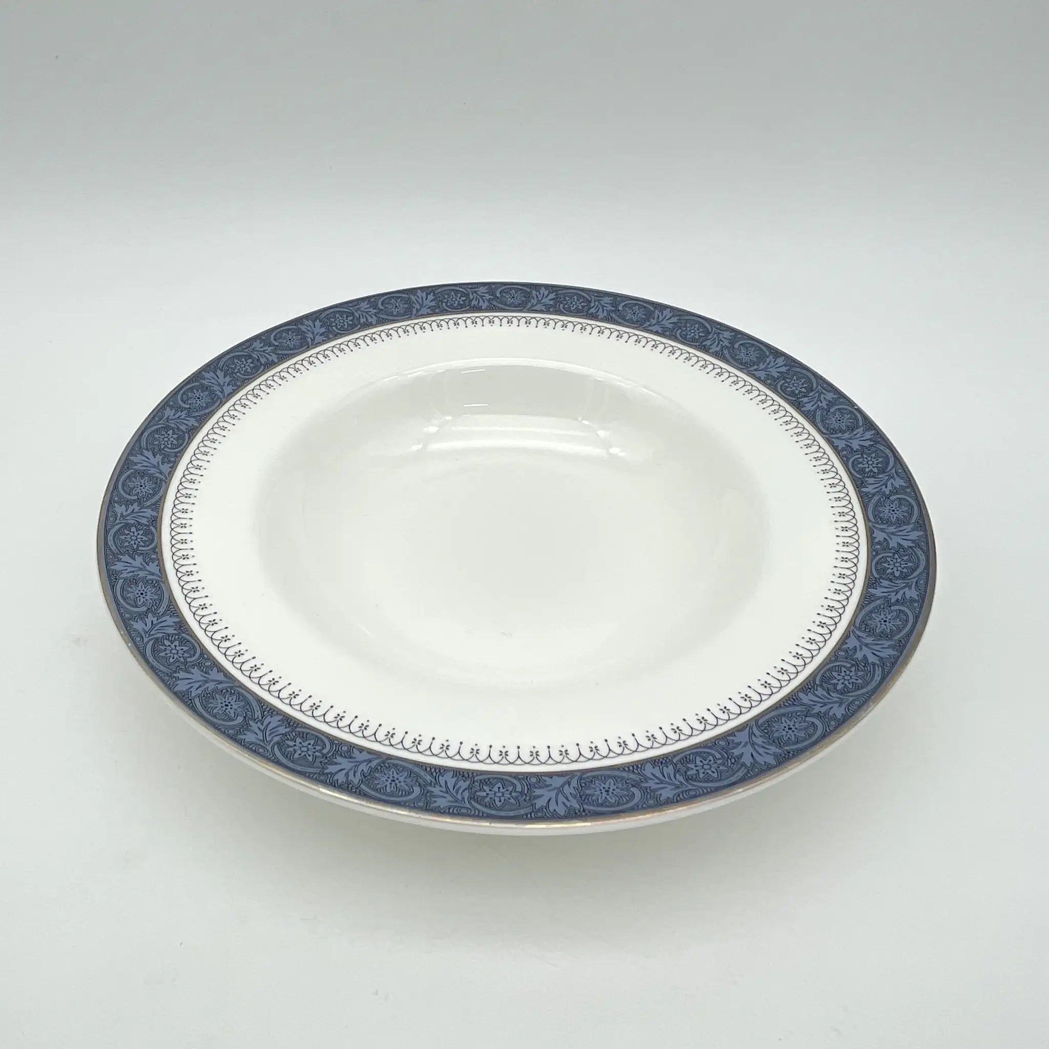 【ビンテージ】 スーププレート (深皿) / Royal Doulton (ロイヤルドルトン) / Sherbrooke / 1970-1990年代 / Fine Bone China / イギリス / 銀彩, アカンサス, フェストゥーン (花綱)