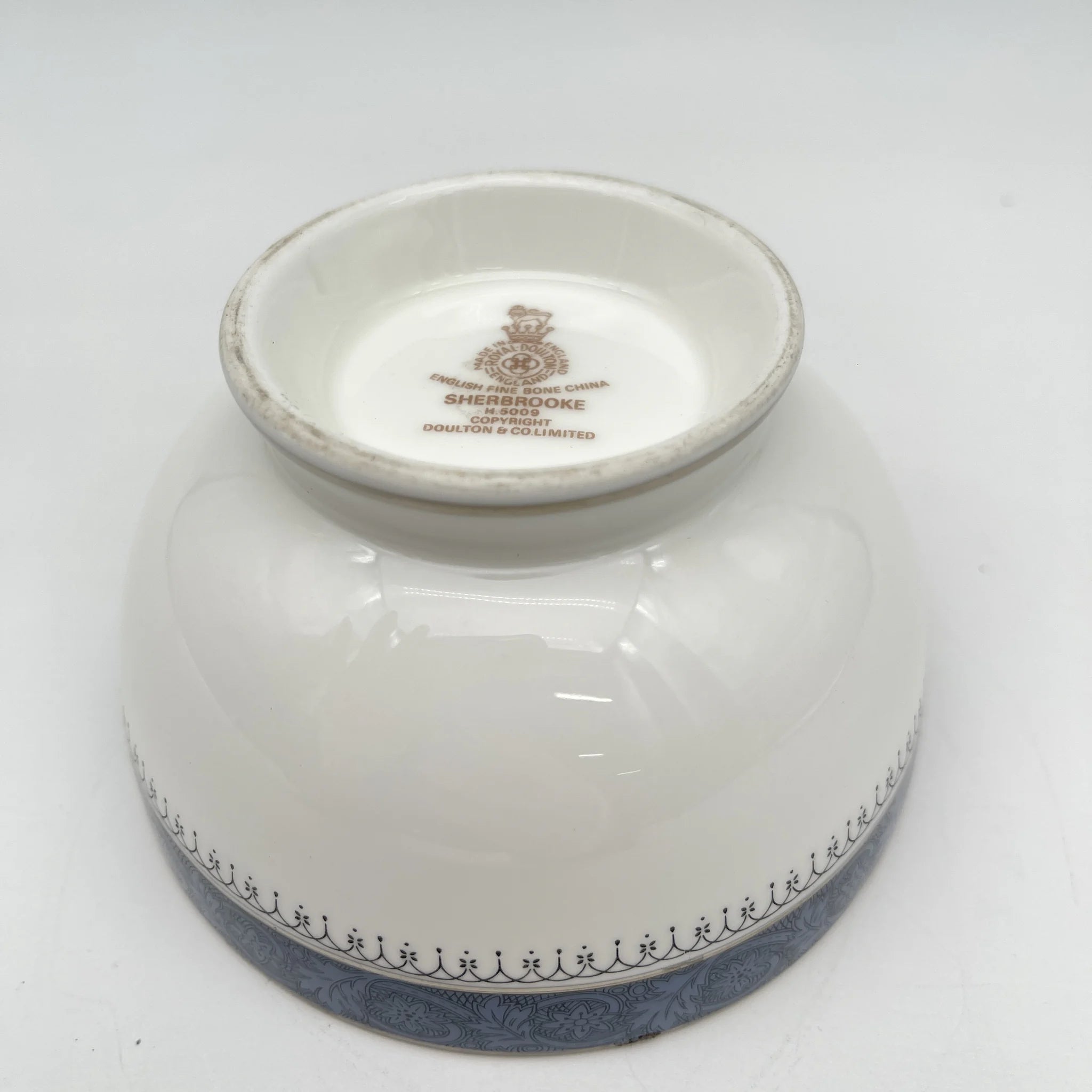 [Vintage] Cafe au lait bowl / Royal Doulton / Sherbrooke / 1970-1990s / Fine Bone China / England / Silver, Acanthus, Festoon (festoon)