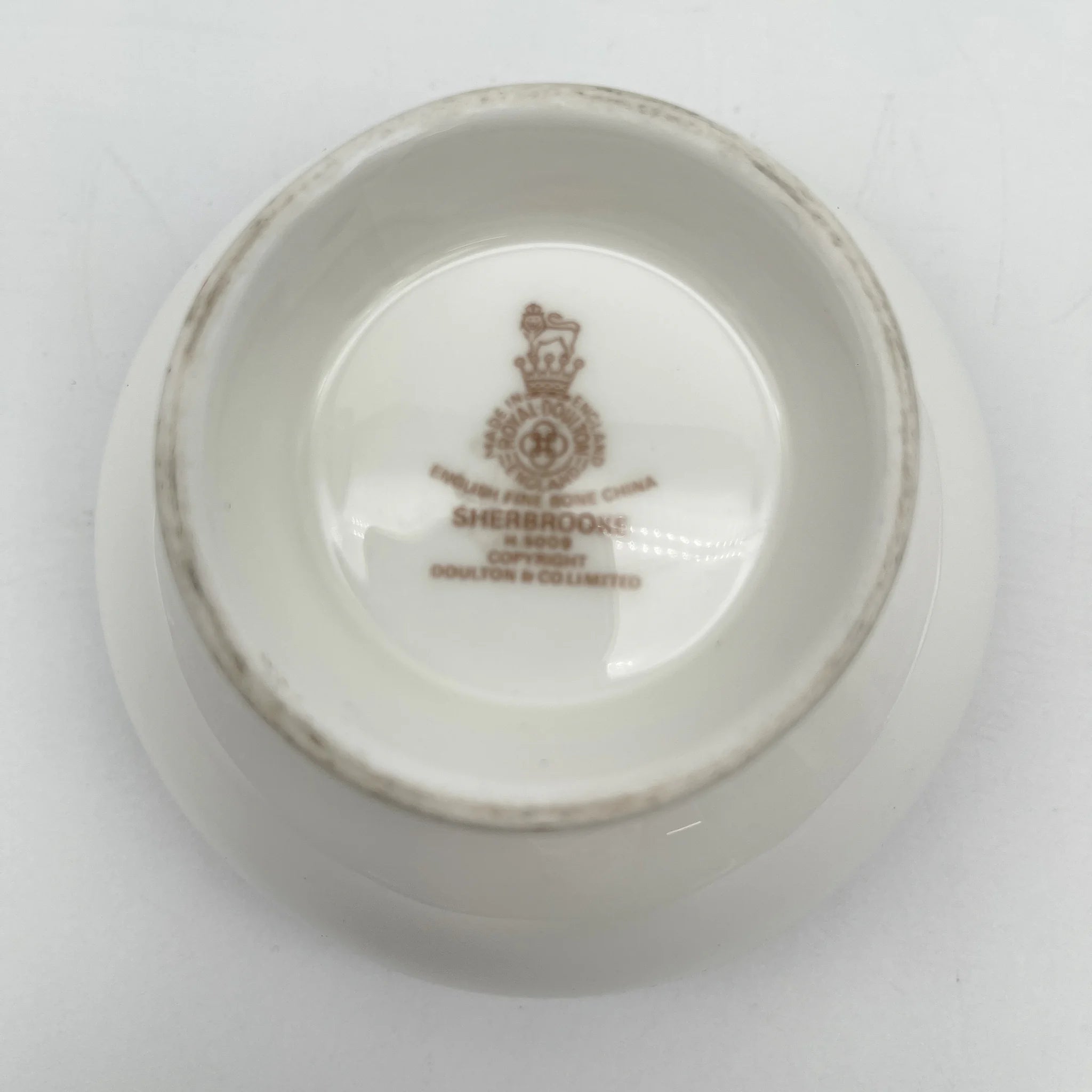 [Vintage] Cafe au lait bowl / Royal Doulton / Sherbrooke / 1970-1990s / Fine Bone China / England / Silver, Acanthus, Festoon (festoon)