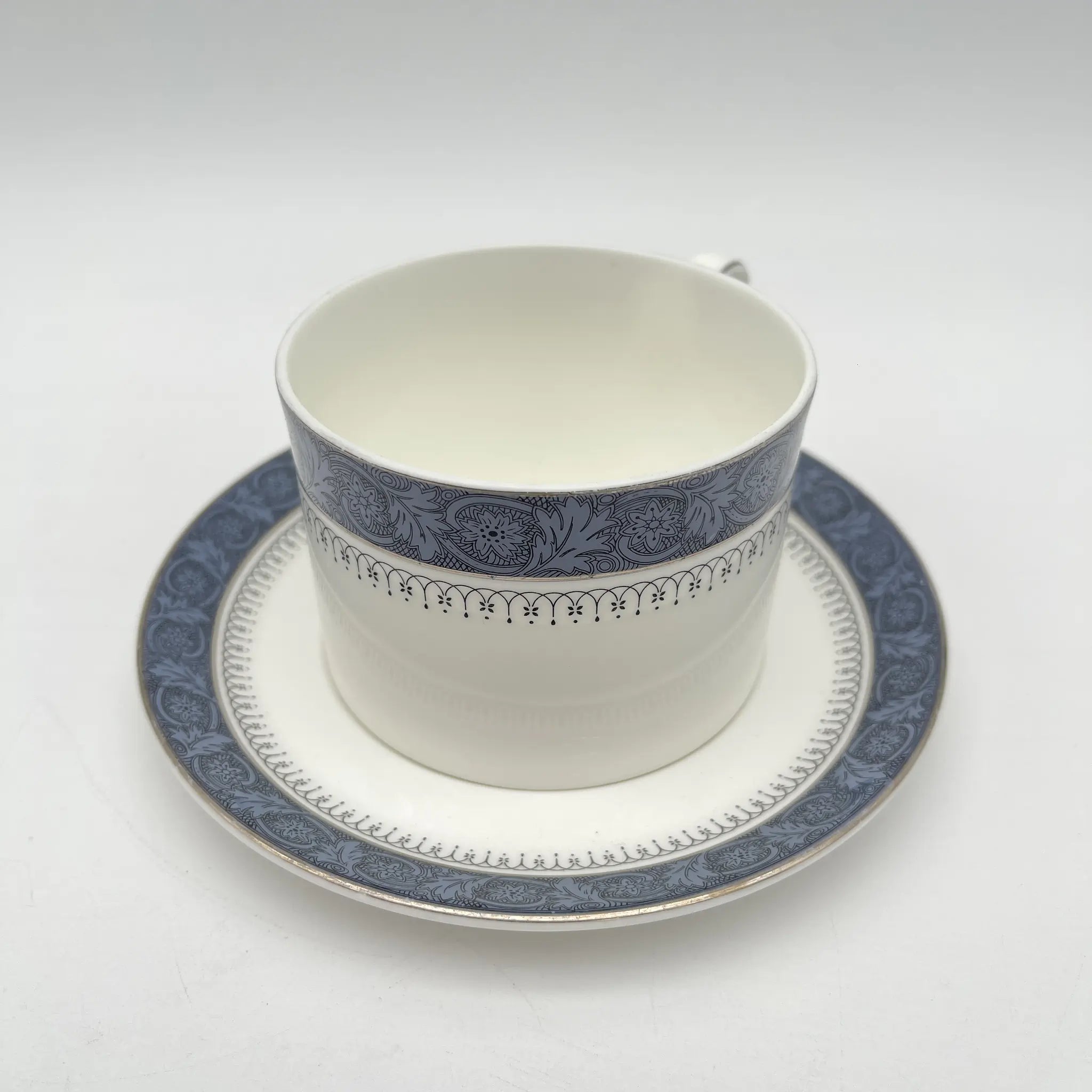 [Vintage] Cafe au lait cup and saucer / Royal Doulton / Sherbrooke / 1970-1990s / Fine Bone China / England / Silver, Acanthus, Festoon (festoon)