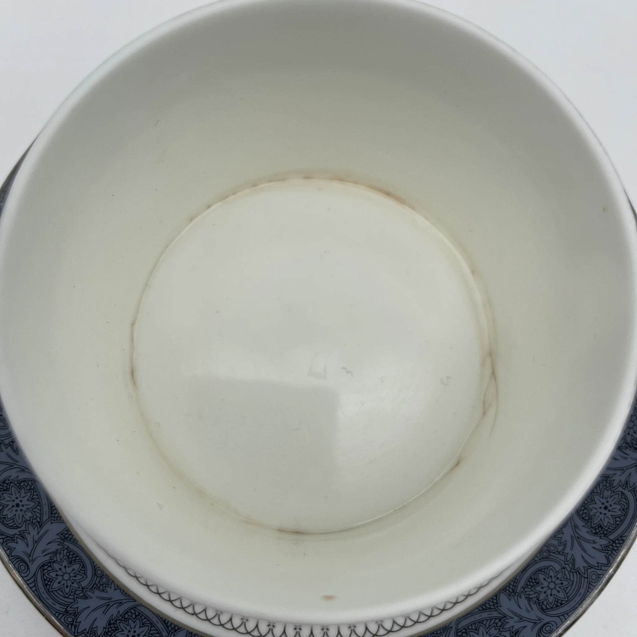 [Vintage] Cafe au lait cup and saucer / Royal Doulton / Sherbrooke / 1970-1990s / Fine Bone China / England / Silver, Acanthus, Festoon (festoon)
