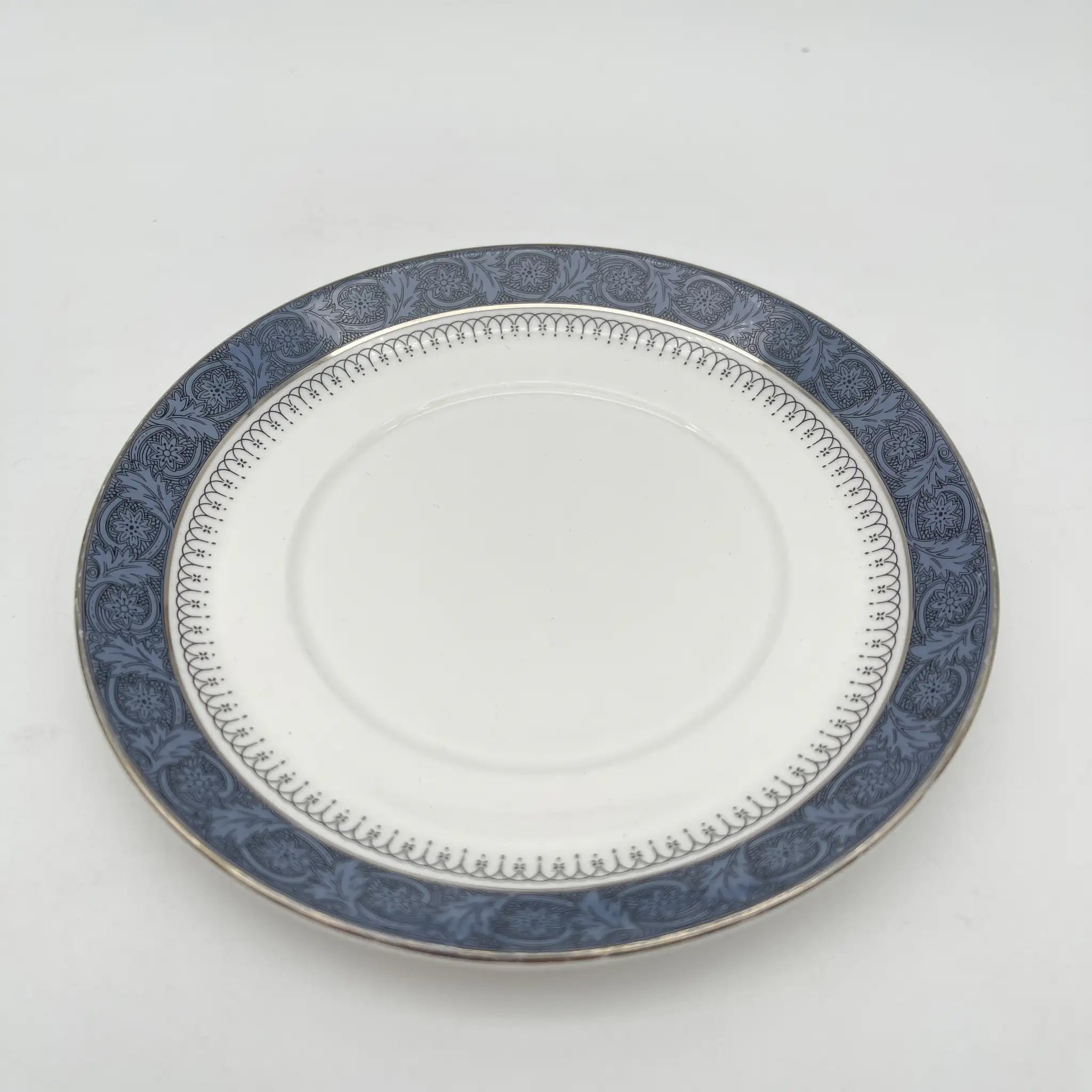 [Vintage] Cafe au lait cup and saucer / Royal Doulton / Sherbrooke / 1970-1990s / Fine Bone China / England / Silver, Acanthus, Festoon (festoon)