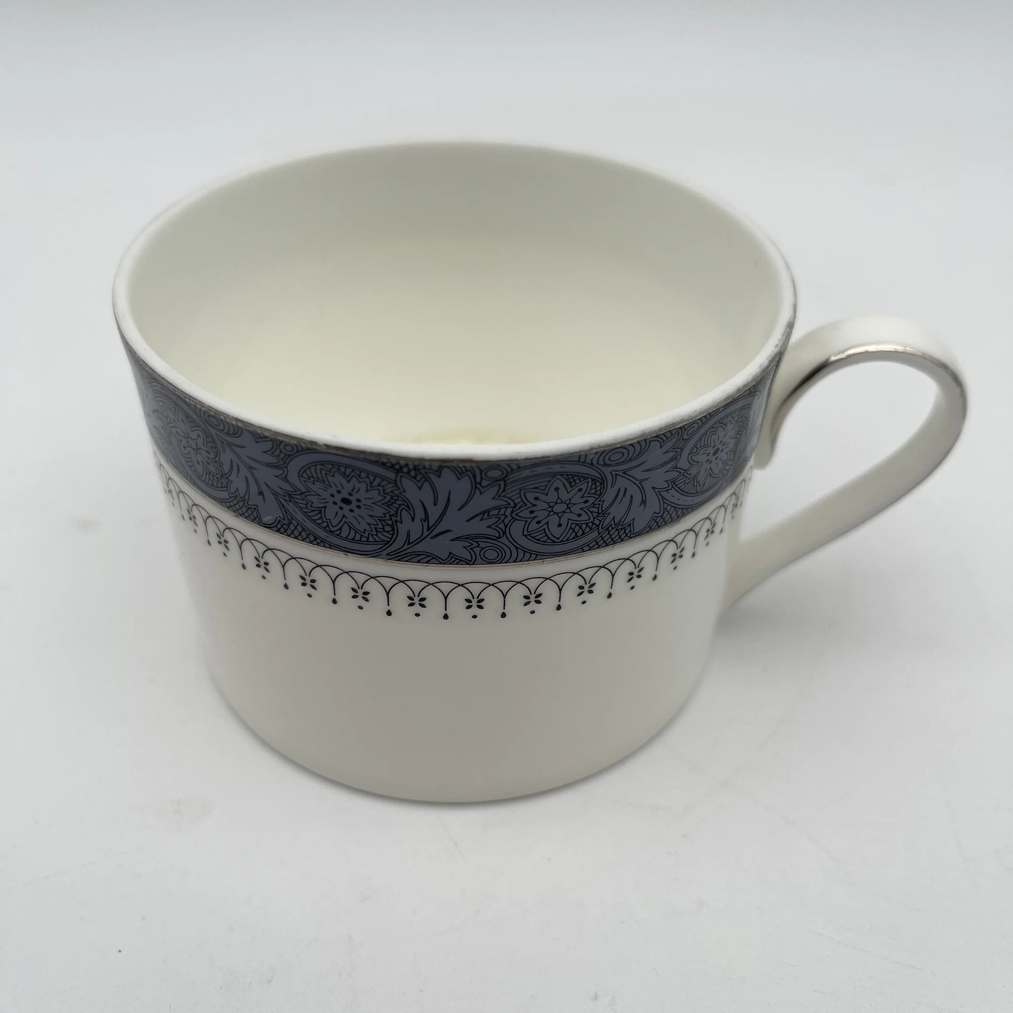 [Vintage] Cafe au lait cup and saucer / Royal Doulton / Sherbrooke / 1970-1990s / Fine Bone China / England / Silver, Acanthus, Festoon (festoon)