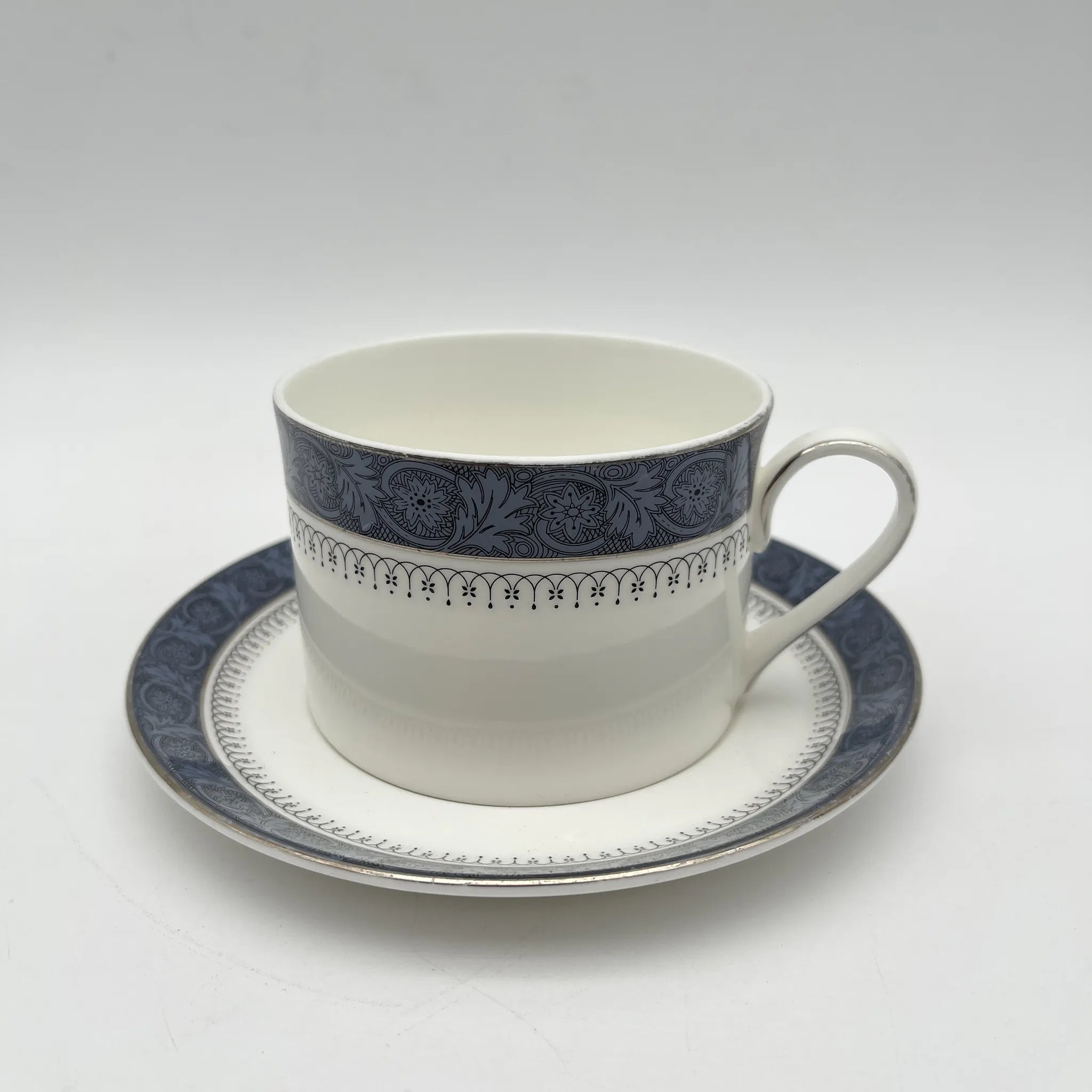 [Vintage] Cafe au lait cup and saucer / Royal Doulton / Sherbrooke / 1970-1990s / Fine Bone China / England / Silver, Acanthus, Festoon (festoon)