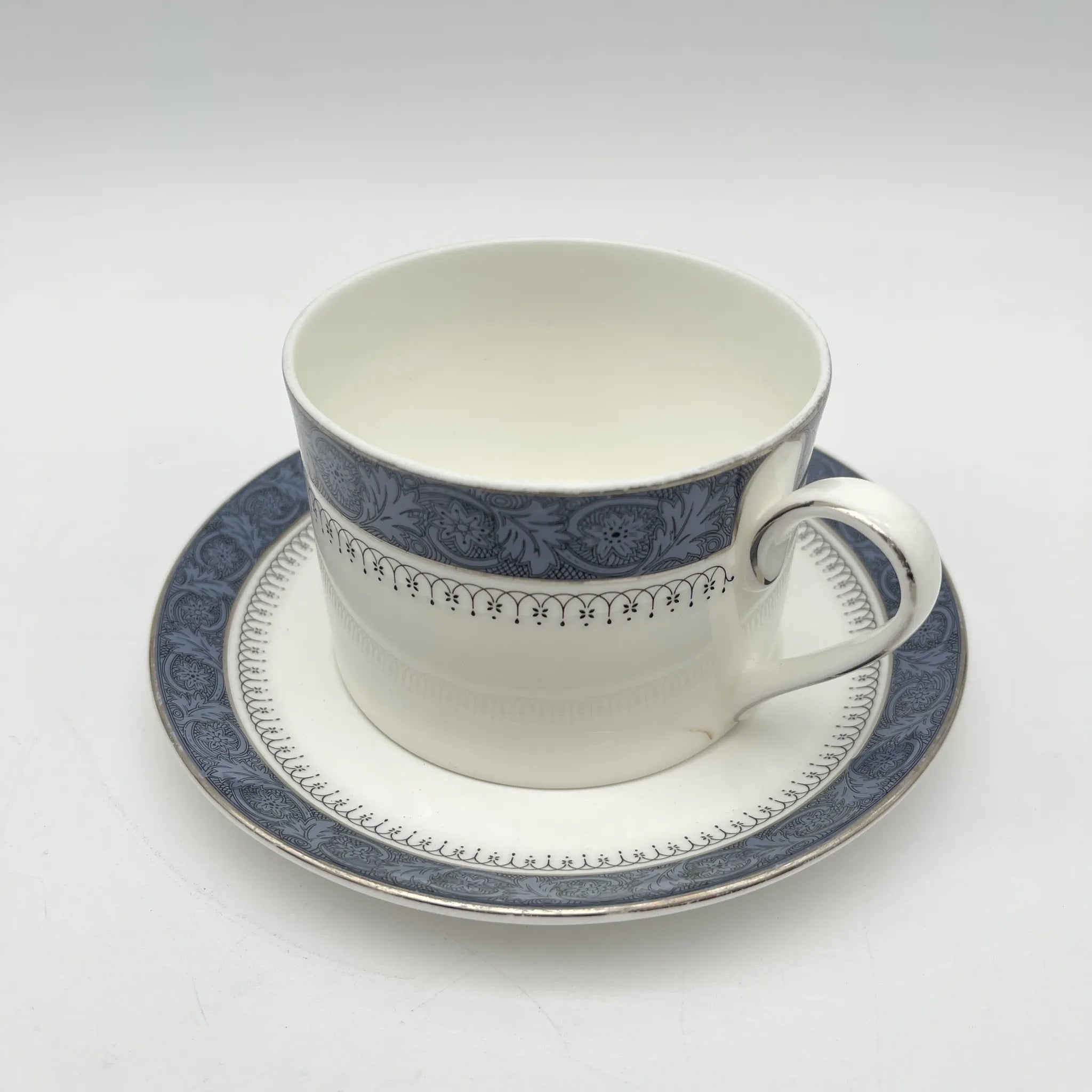 【ビンテージ】 カフェオレカップ＆ソーサー / Royal Doulton (ロイヤルドルトン) / Sherbrooke / 1970-1990年代 / Fine Bone China / イギリス / 銀彩, アカンサス, フェストゥーン (花綱)