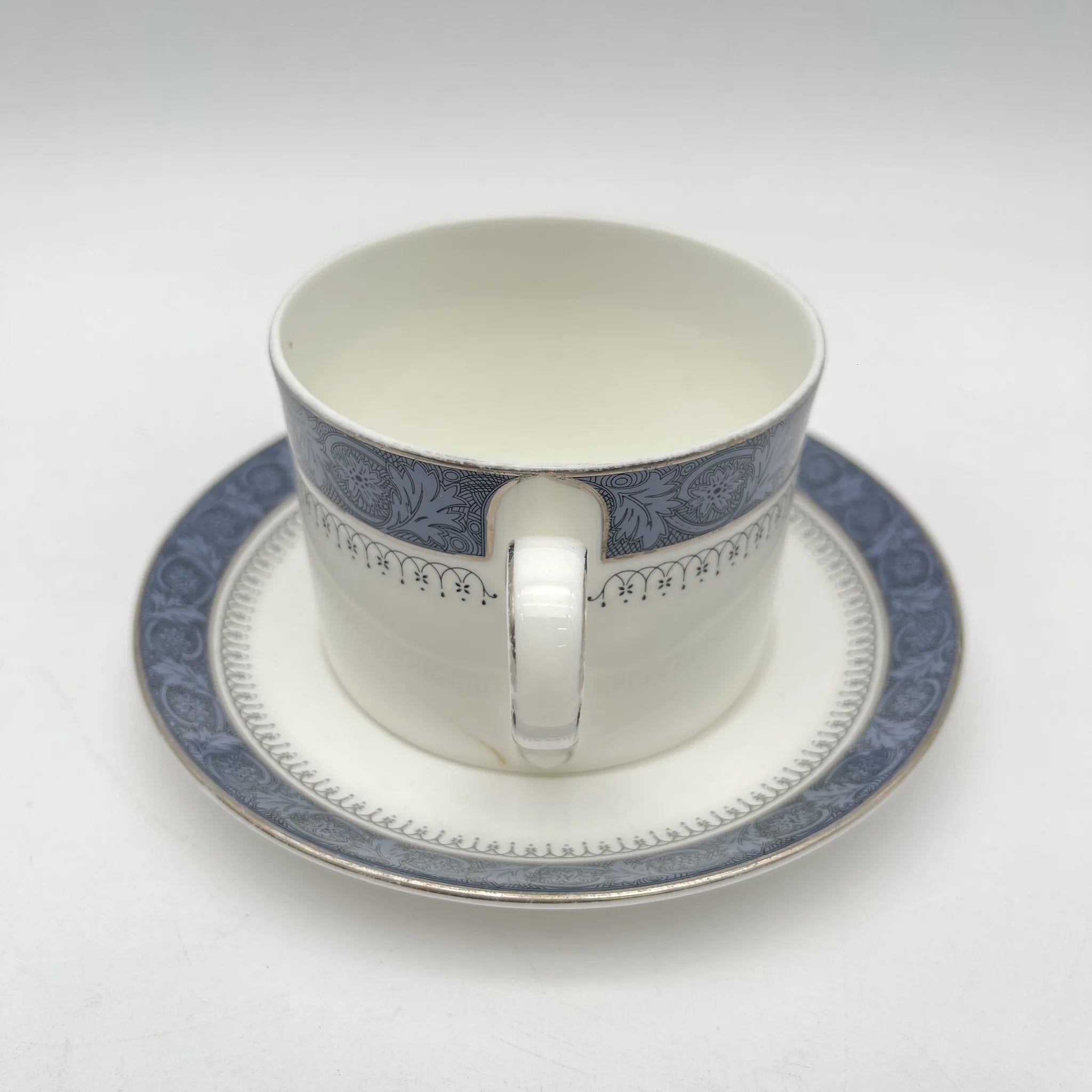 [Vintage] Cafe au lait cup and saucer / Royal Doulton / Sherbrooke / 1970-1990s / Fine Bone China / England / Silver, Acanthus, Festoon (festoon)