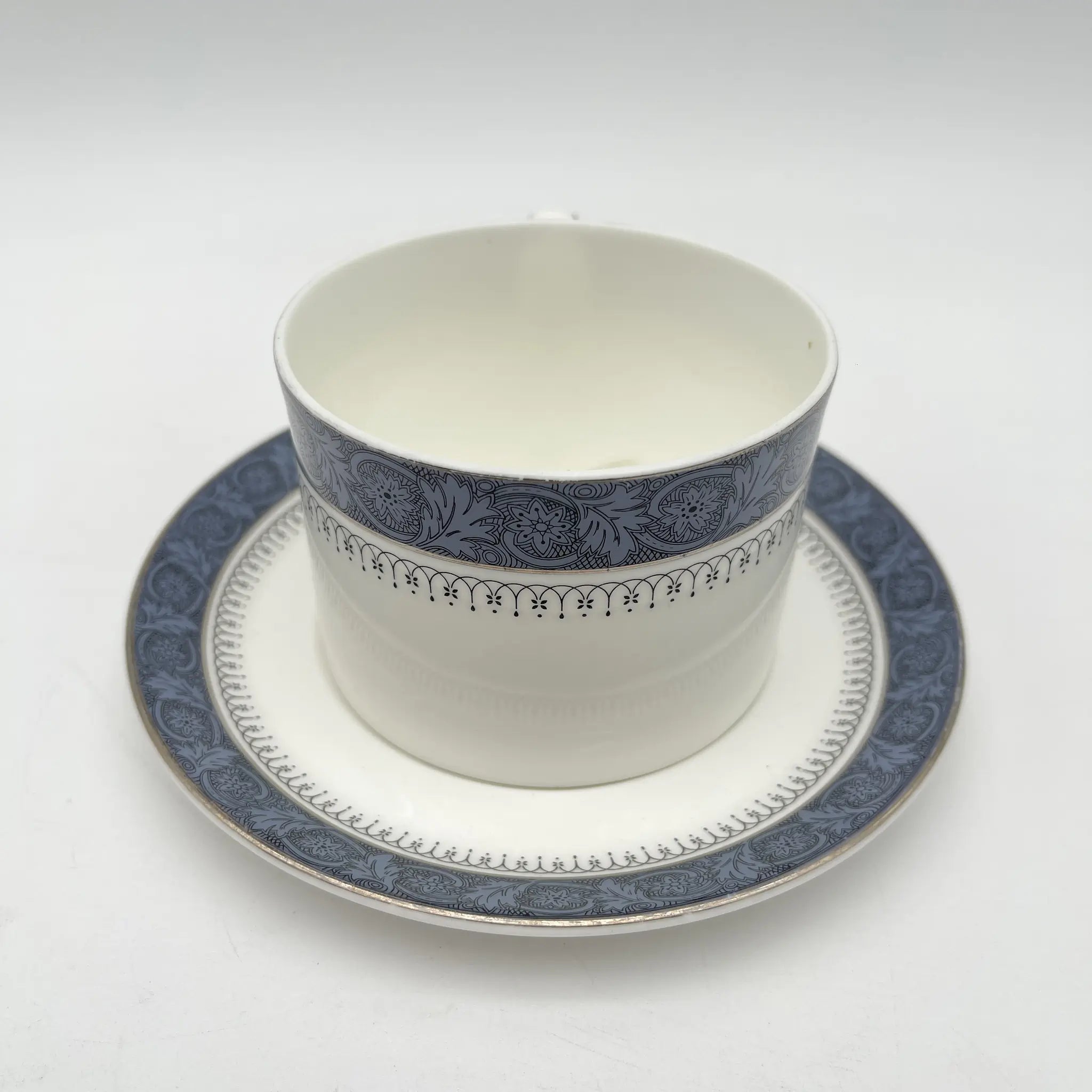 [Vintage] Cafe au lait cup and saucer / Royal Doulton / Sherbrooke / 1970-1990s / Fine Bone China / England / Silver, Acanthus, Festoon (festoon)