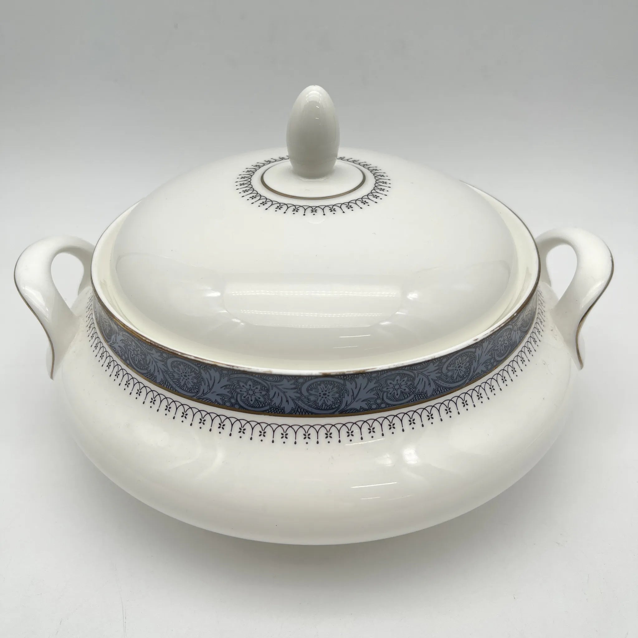 【ビンテージ】 スープチュリーン (スーピエール) / Royal Doulton (ロイヤルドルトン) / Sherbrooke / 1970-1990年代 / Fine Bone China / イギリス / 銀彩, アカンサス, フェストゥーン (花綱)