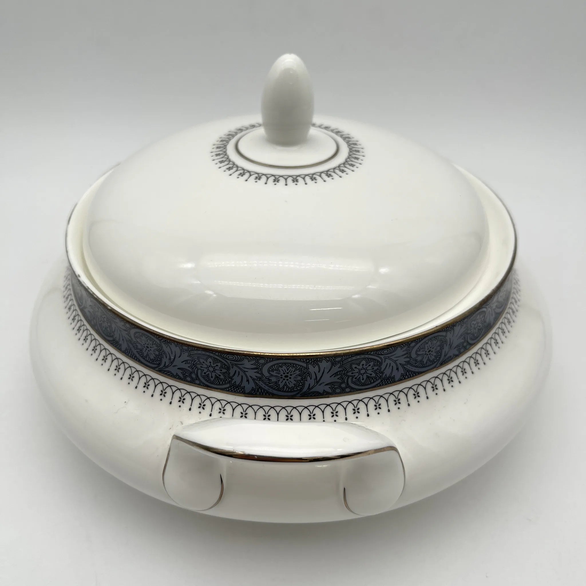 [Vintage] Soupturen / Royal Doulton / Sherbrooke / 1970-1990s / Fine Bone China / England / Silver, Acanthus, Festoon