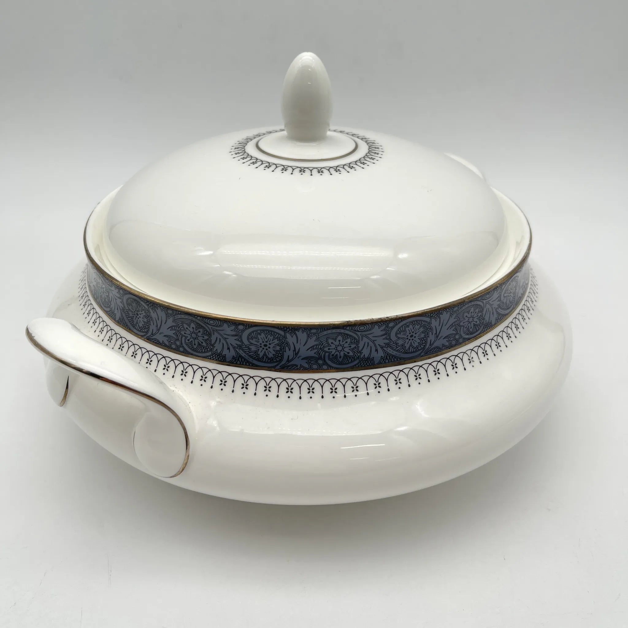 [Vintage] Soupturen / Royal Doulton / Sherbrooke / 1970-1990s / Fine Bone China / England / Silver, Acanthus, Festoon