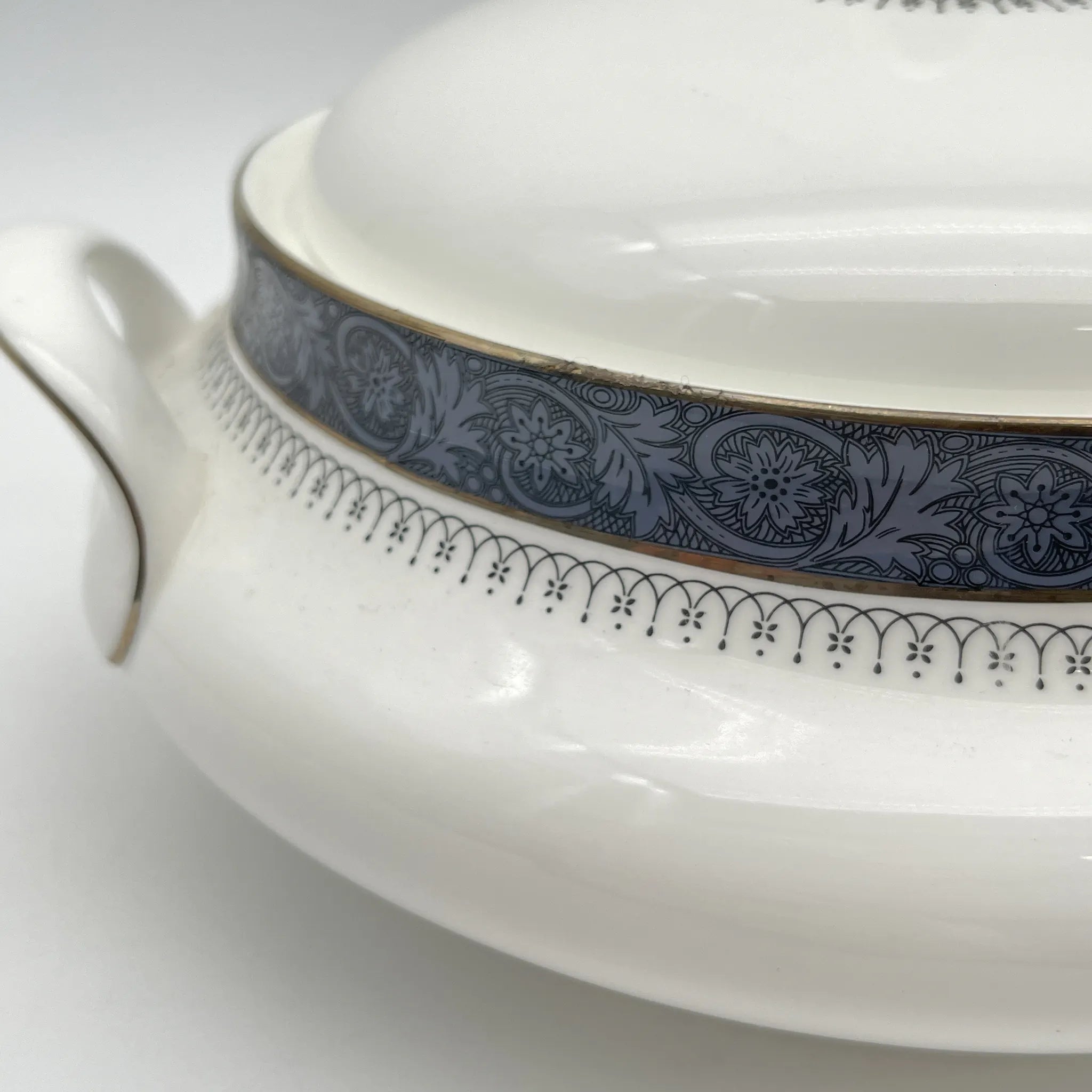 [Vintage] Soupturen / Royal Doulton / Sherbrooke / 1970-1990s / Fine Bone China / England / Silver, Acanthus, Festoon