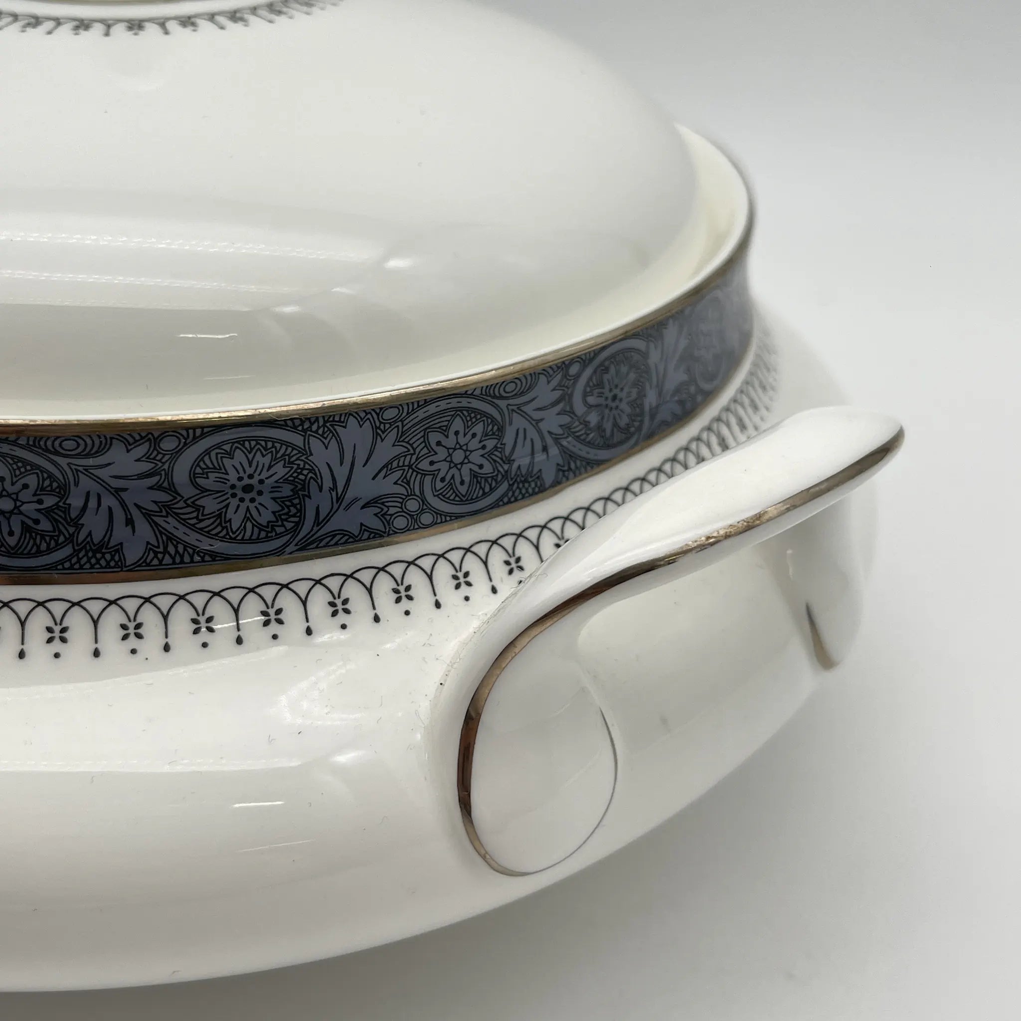 [Vintage] Soupturen / Royal Doulton / Sherbrooke / 1970-1990s / Fine Bone China / England / Silver, Acanthus, Festoon