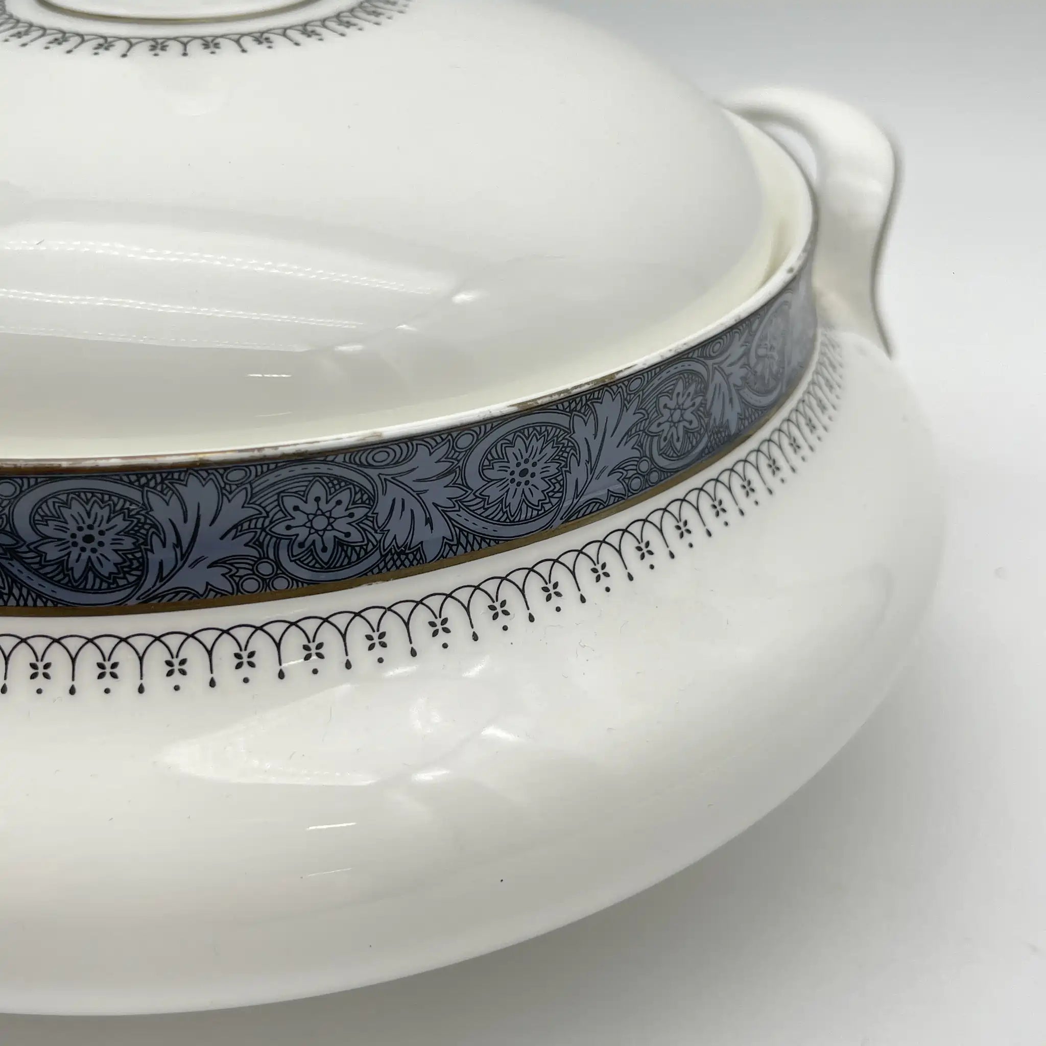 [Vintage] Soupturen / Royal Doulton / Sherbrooke / 1970-1990s / Fine Bone China / England / Silver, Acanthus, Festoon