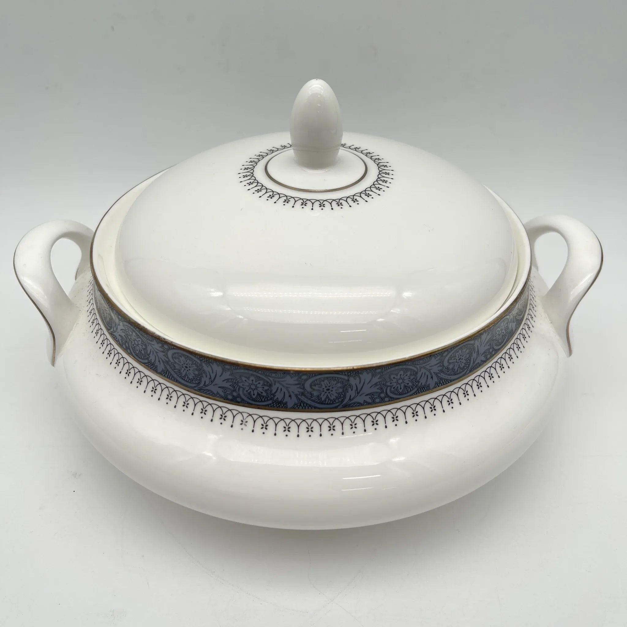 [Vintage] Soupturen / Royal Doulton / Sherbrooke / 1970-1990s / Fine Bone China / England / Silver, Acanthus, Festoon