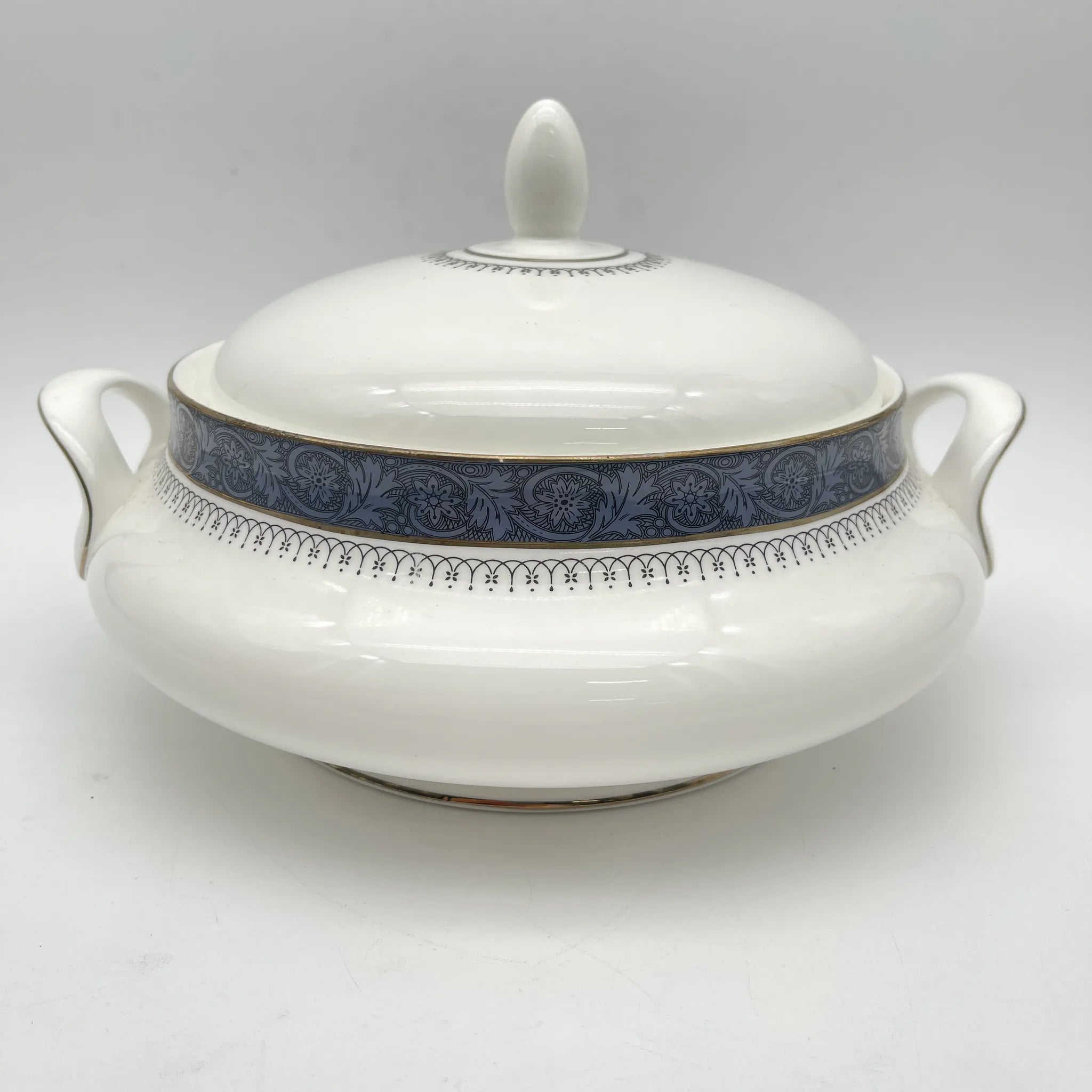 [Vintage] Soupturen / Royal Doulton / Sherbrooke / 1970-1990s / Fine Bone China / England / Silver, Acanthus, Festoon
