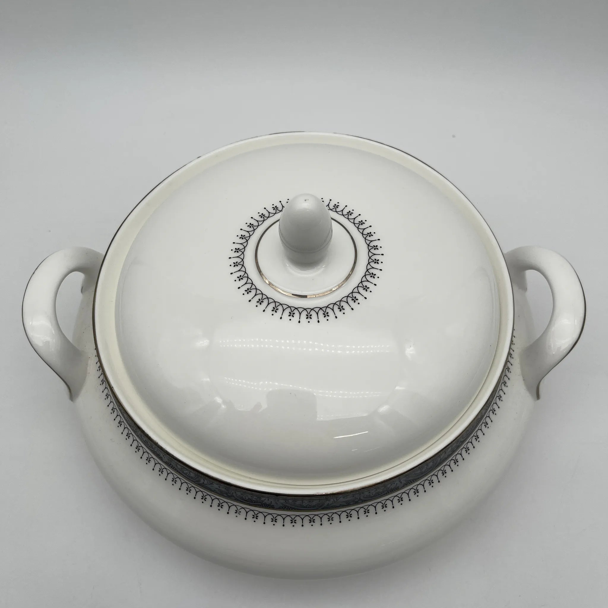 [Vintage] Soupturen / Royal Doulton / Sherbrooke / 1970-1990s / Fine Bone China / England / Silver, Acanthus, Festoon