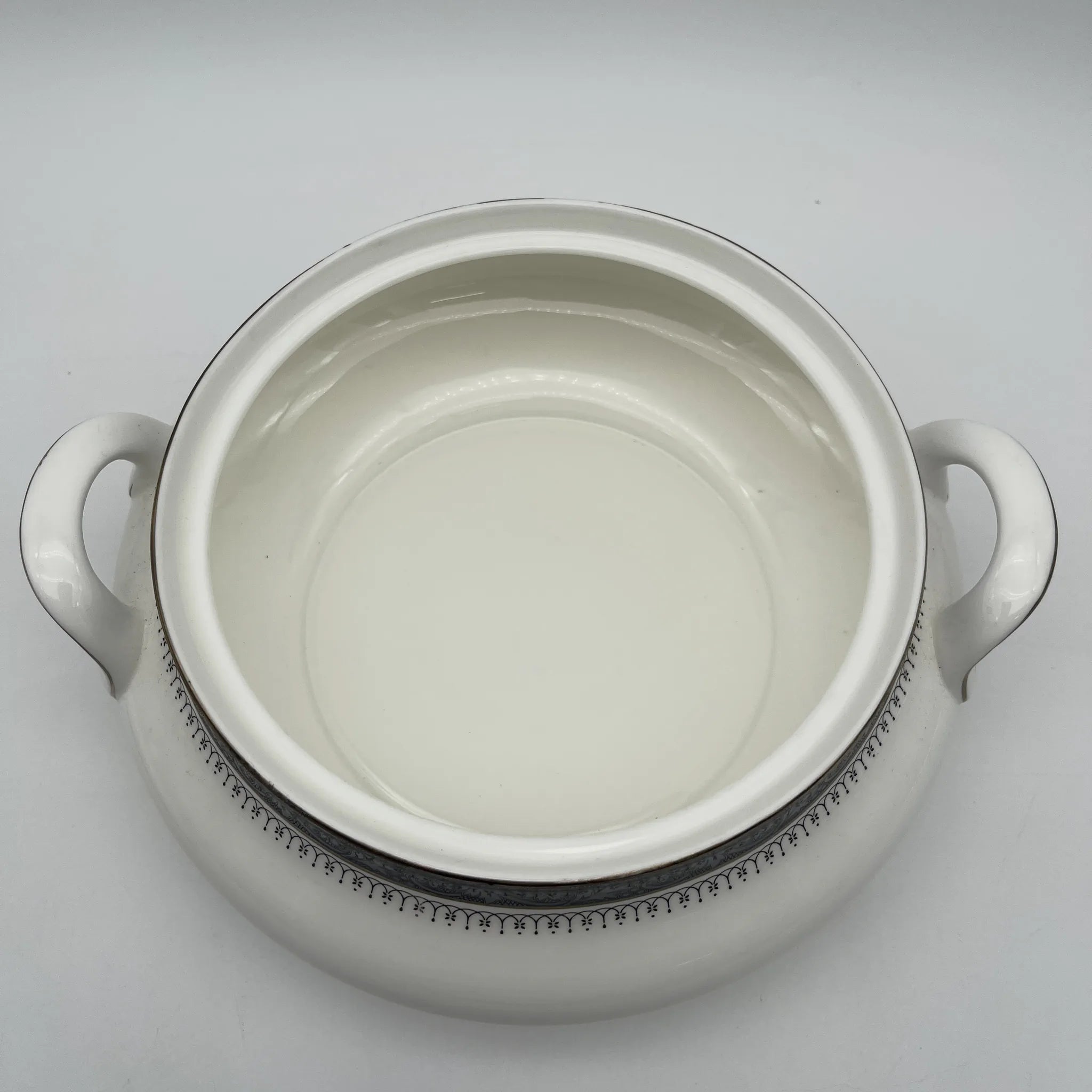 [Vintage] Soupturen / Royal Doulton / Sherbrooke / 1970-1990s / Fine Bone China / England / Silver, Acanthus, Festoon